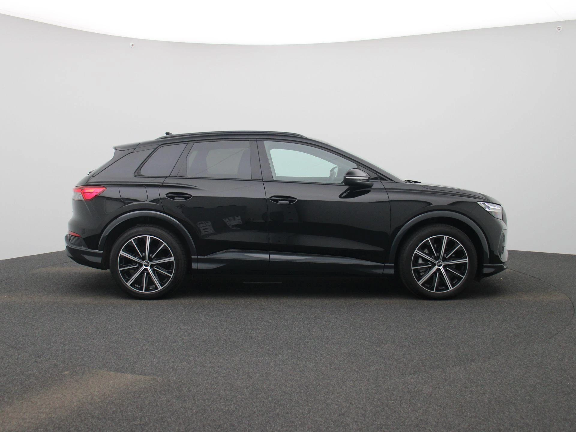 Audi-Q4 e-tron-image-5