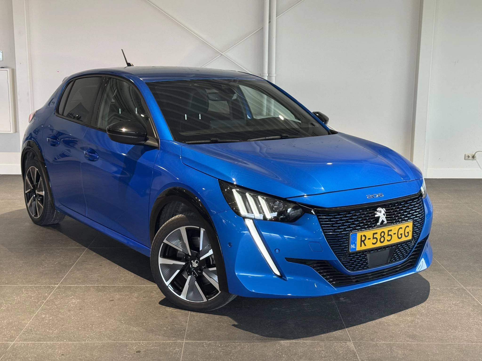 Peugeot-e-208-image-16