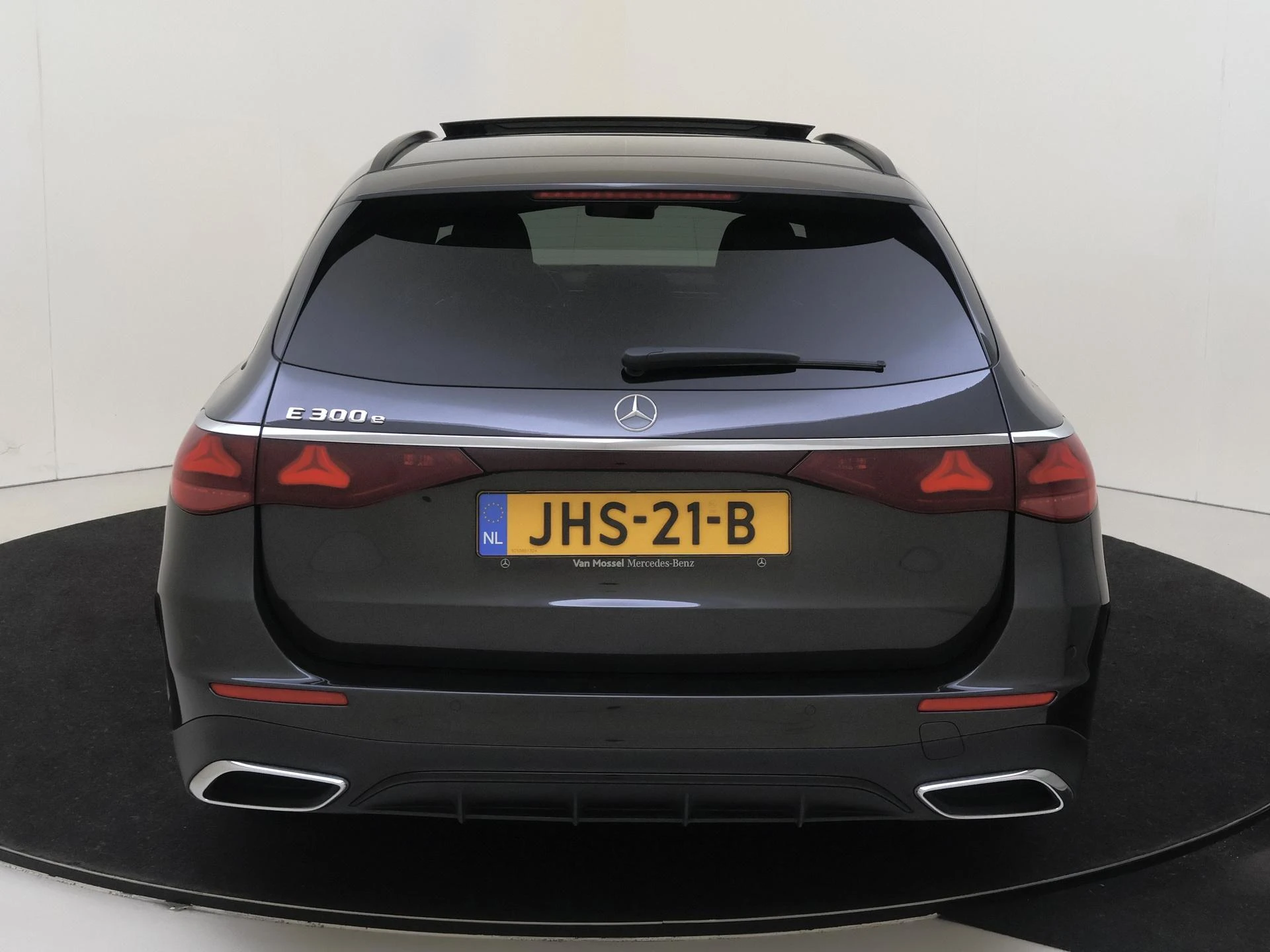 Mercedes-Benz-E-Klasse-image-6