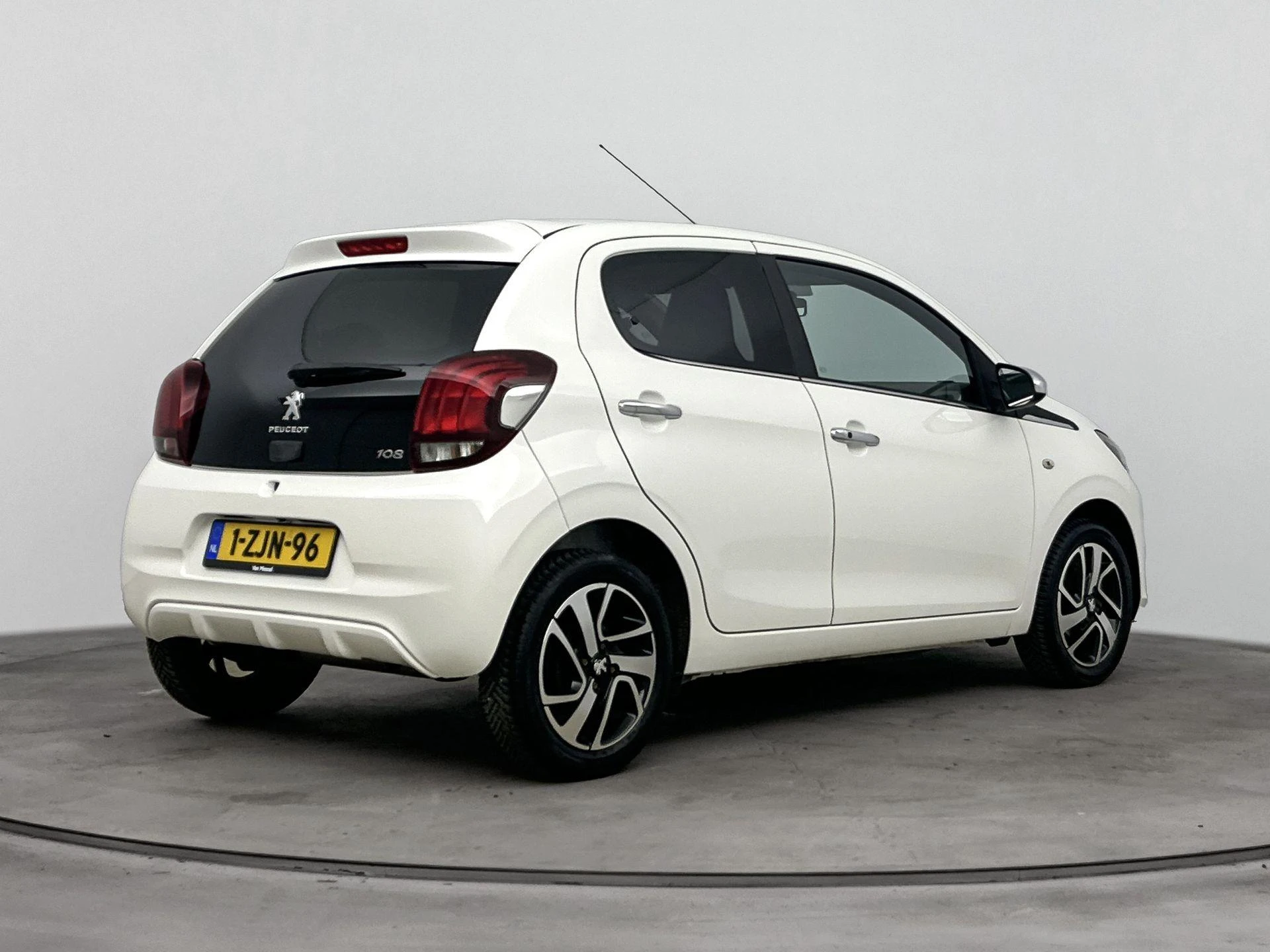 Peugeot 108 1.0 e-VTi Première 69PK