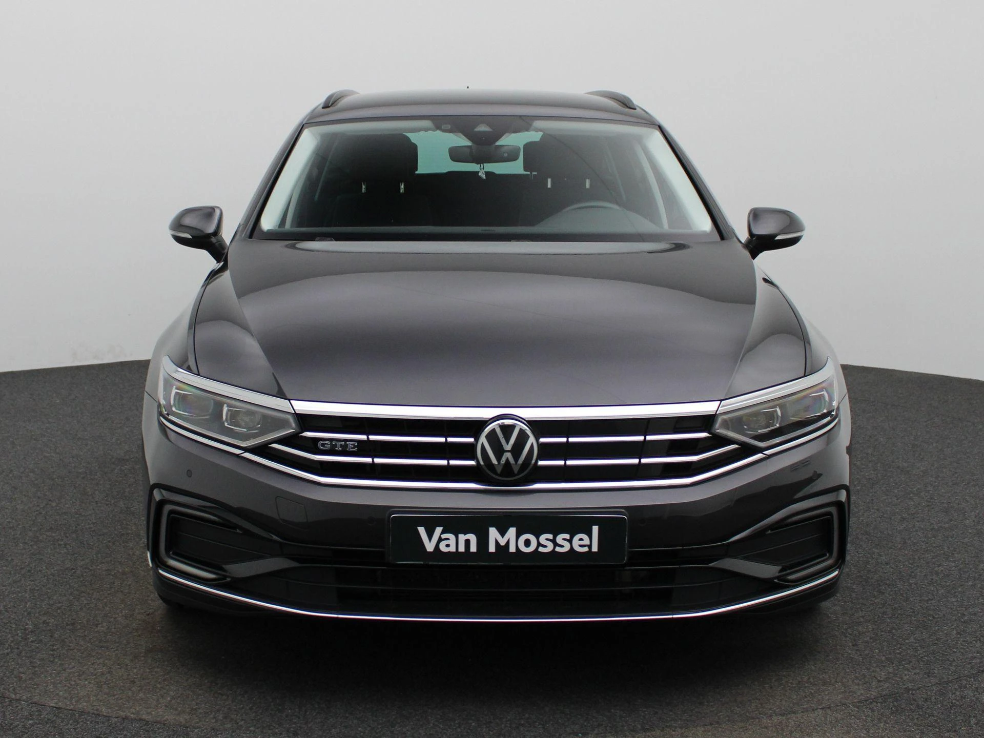 Volkswagen-Passat-image-2