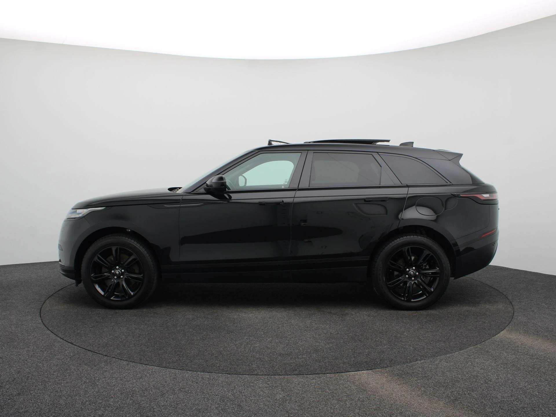 Land Rover-Range Rover Velar-image-3