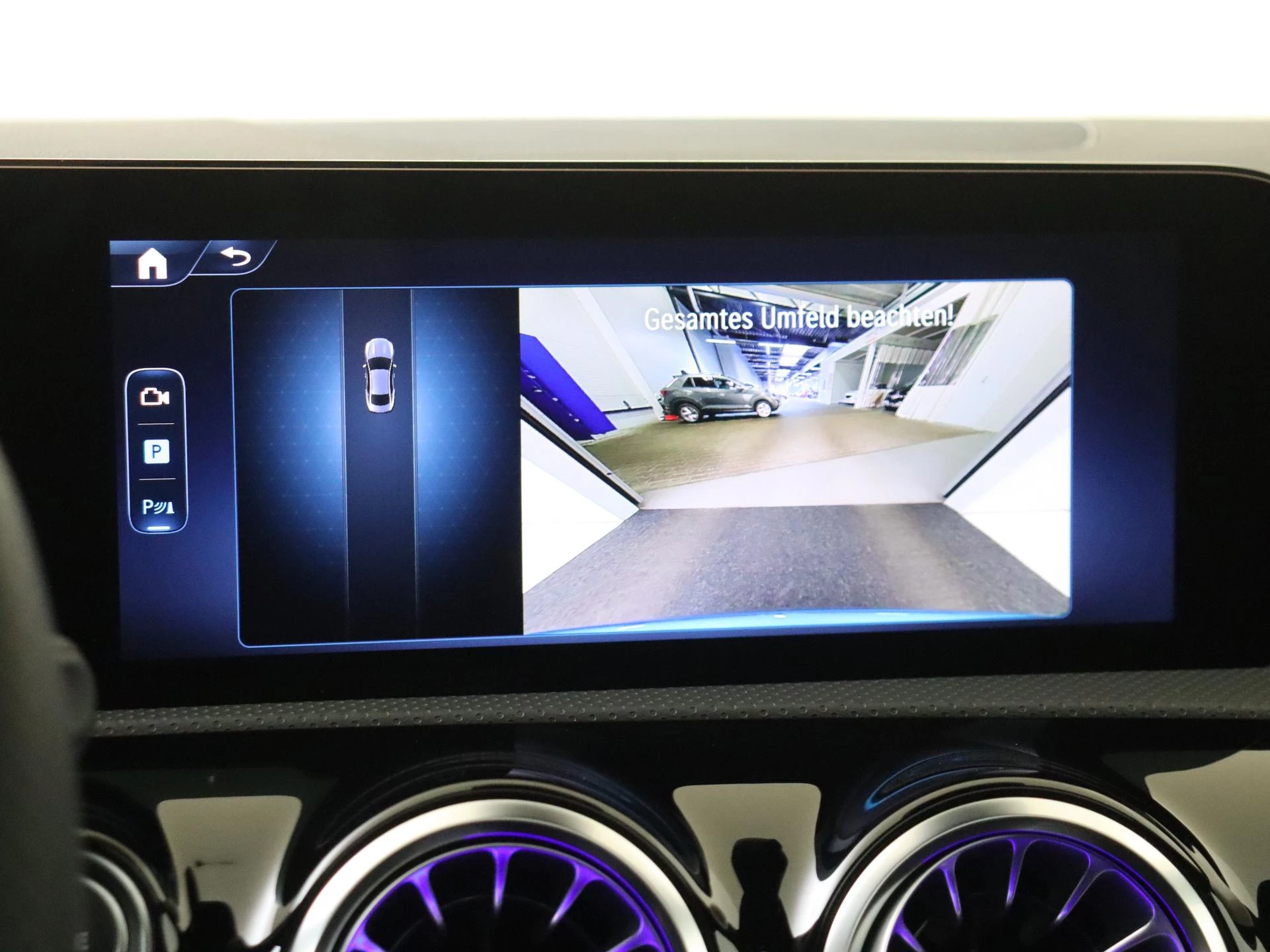 Mercedes-Benz-CLA-image-17