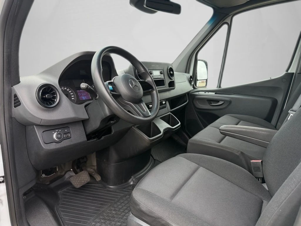 Mercedes-Benz-Sprinter 317-image-10