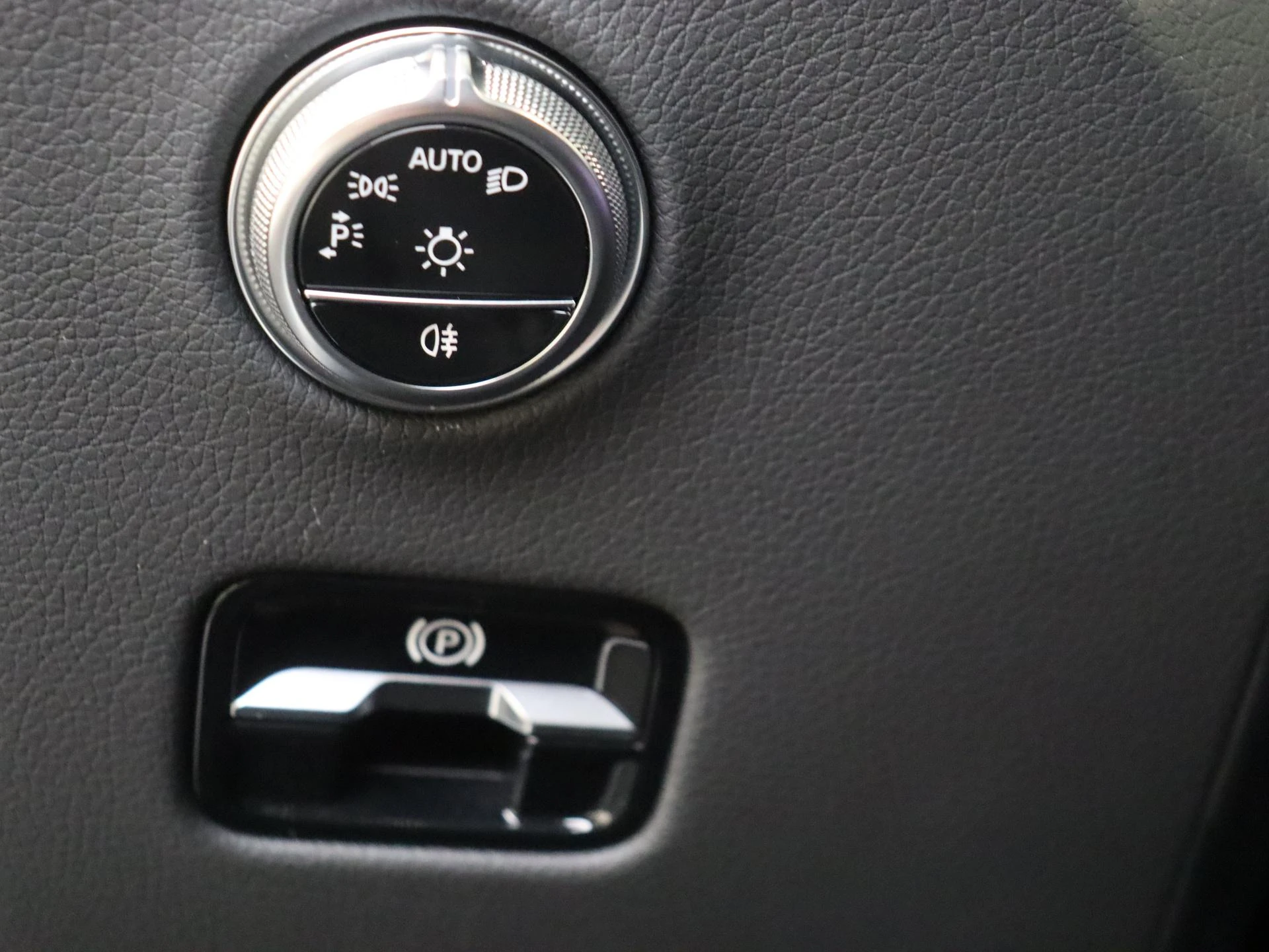 Mercedes-Benz-GLC-image-23