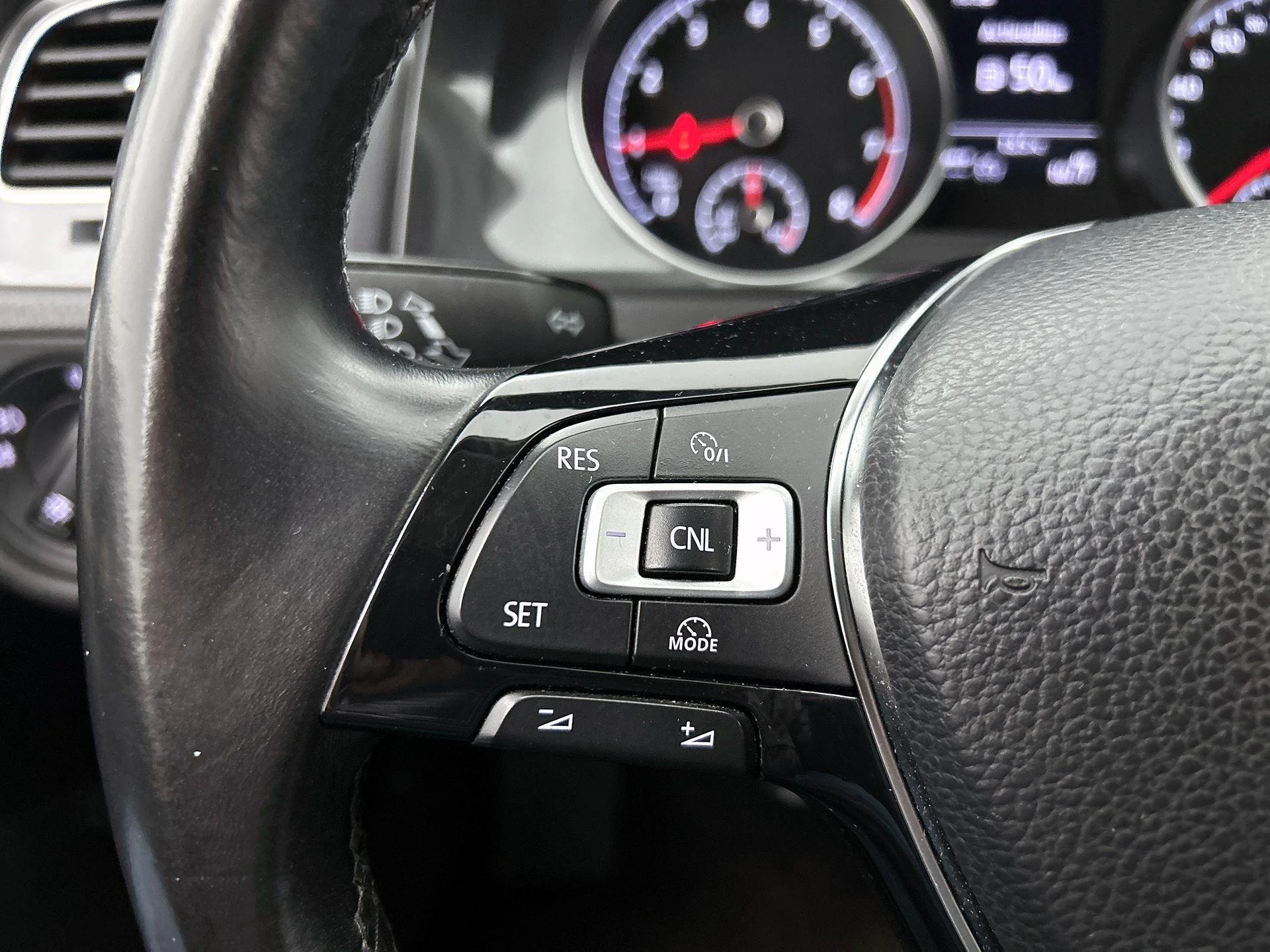 Volkswagen-Golf-image-6