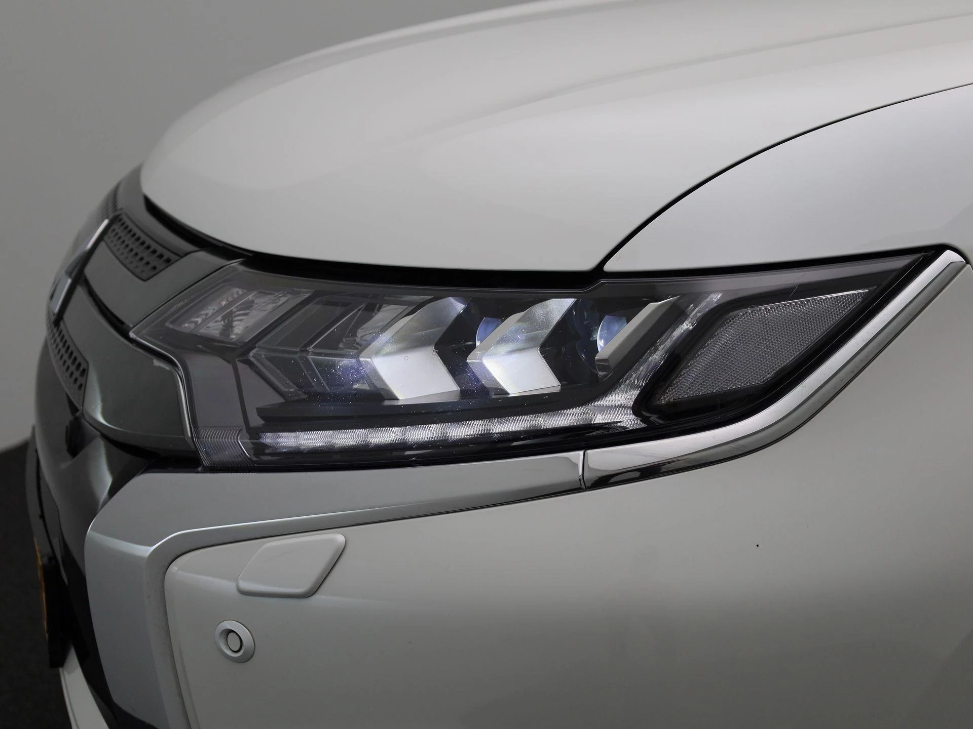 Mitsubishi-Outlander-image-12