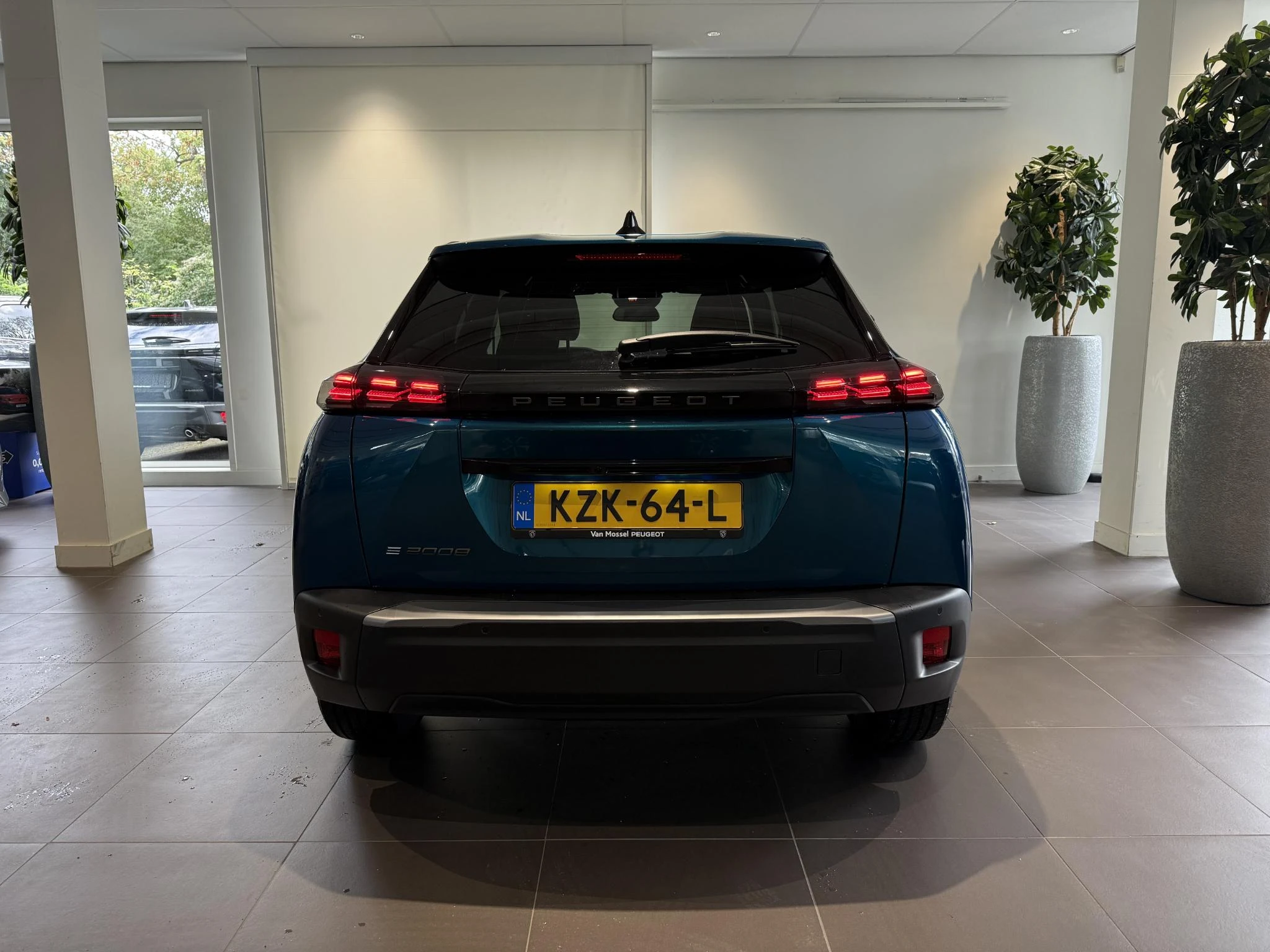 Peugeot-e-2008-image-7