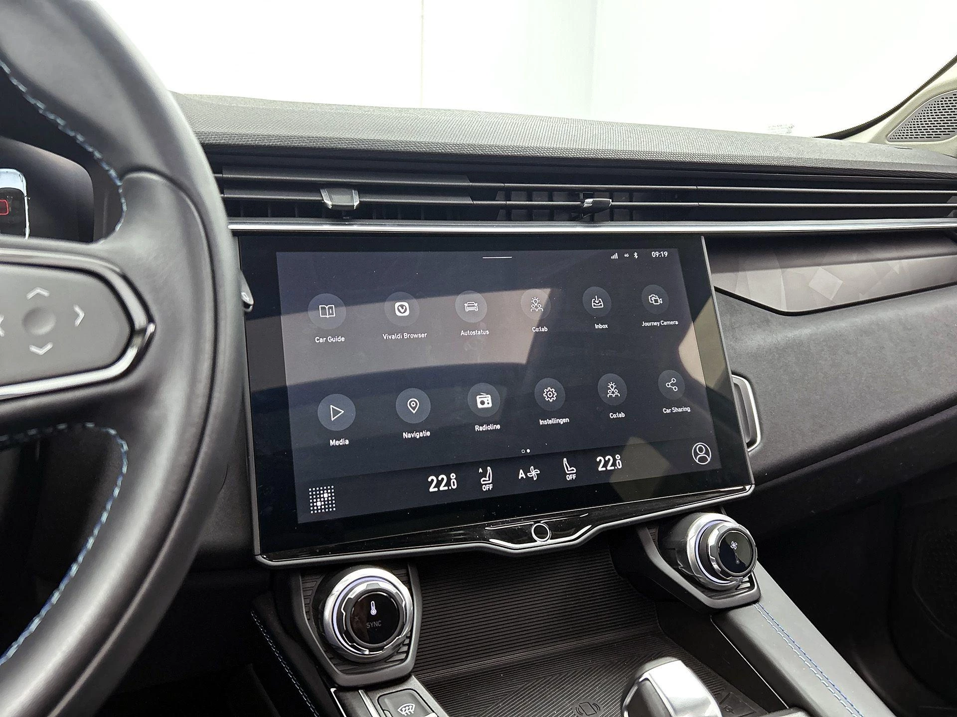 Lynk & Co-01-image-6