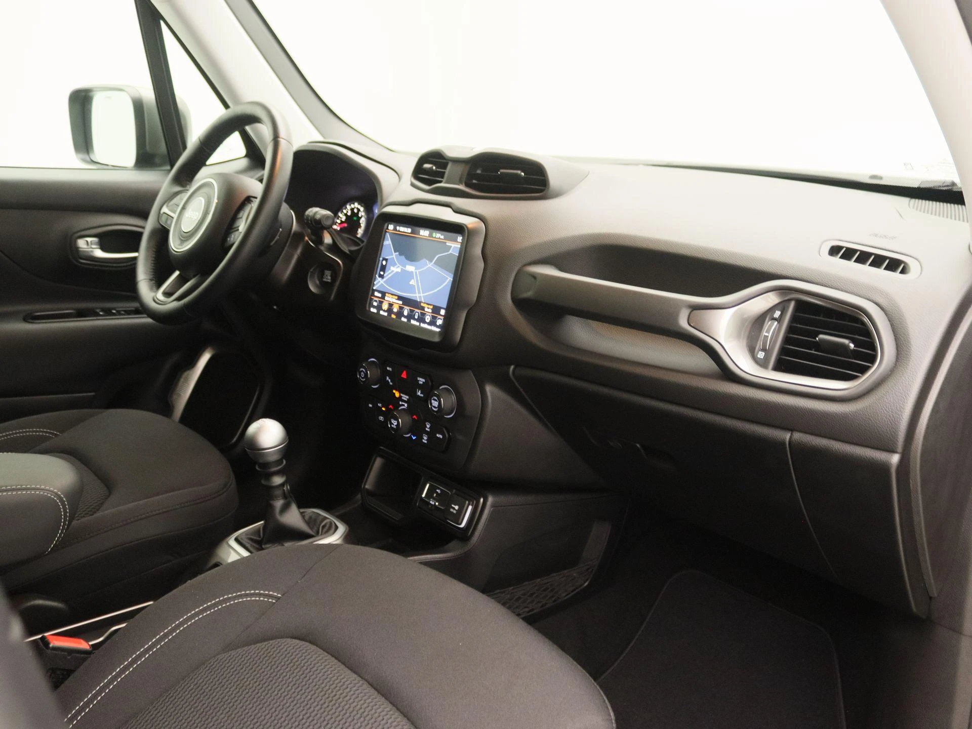 Jeep-Renegade-image-21