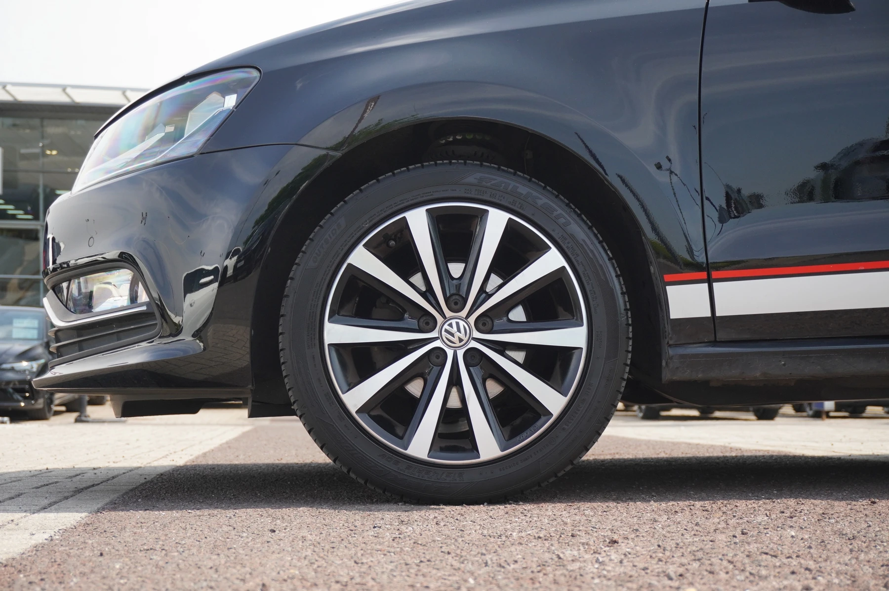 Volkswagen-Polo-image-4