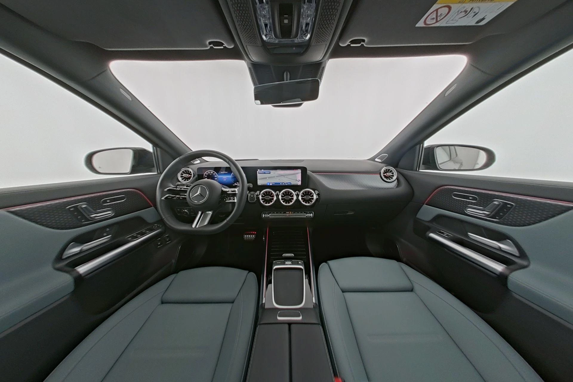 Mercedes-Benz-GLA-image-11