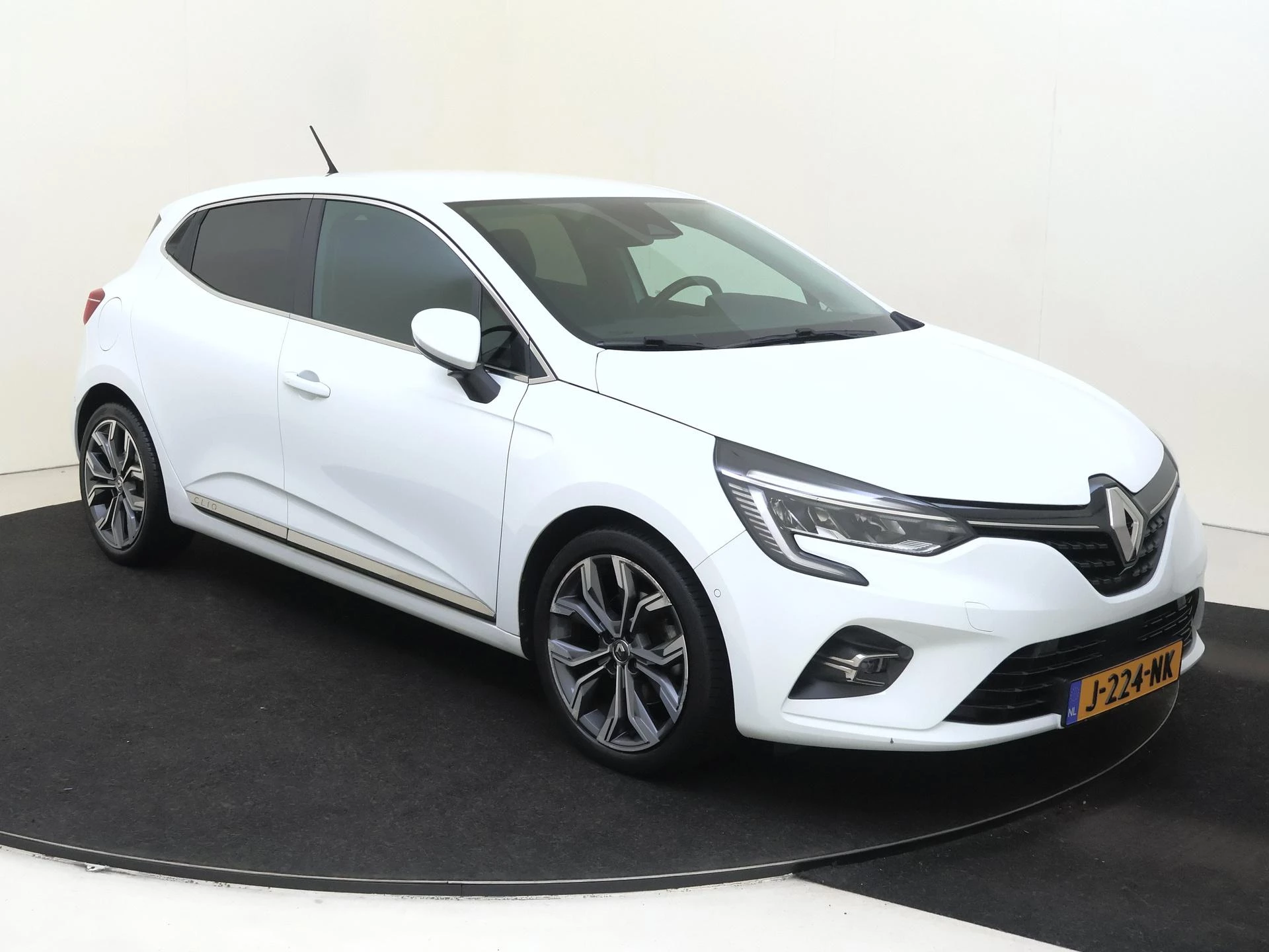 Renault-Clio-image-2