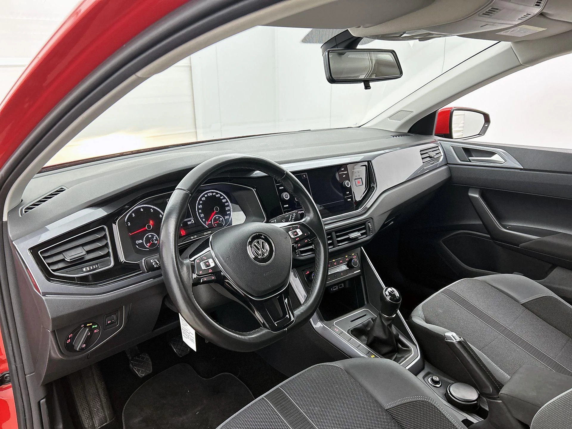 Volkswagen-Polo-image-21