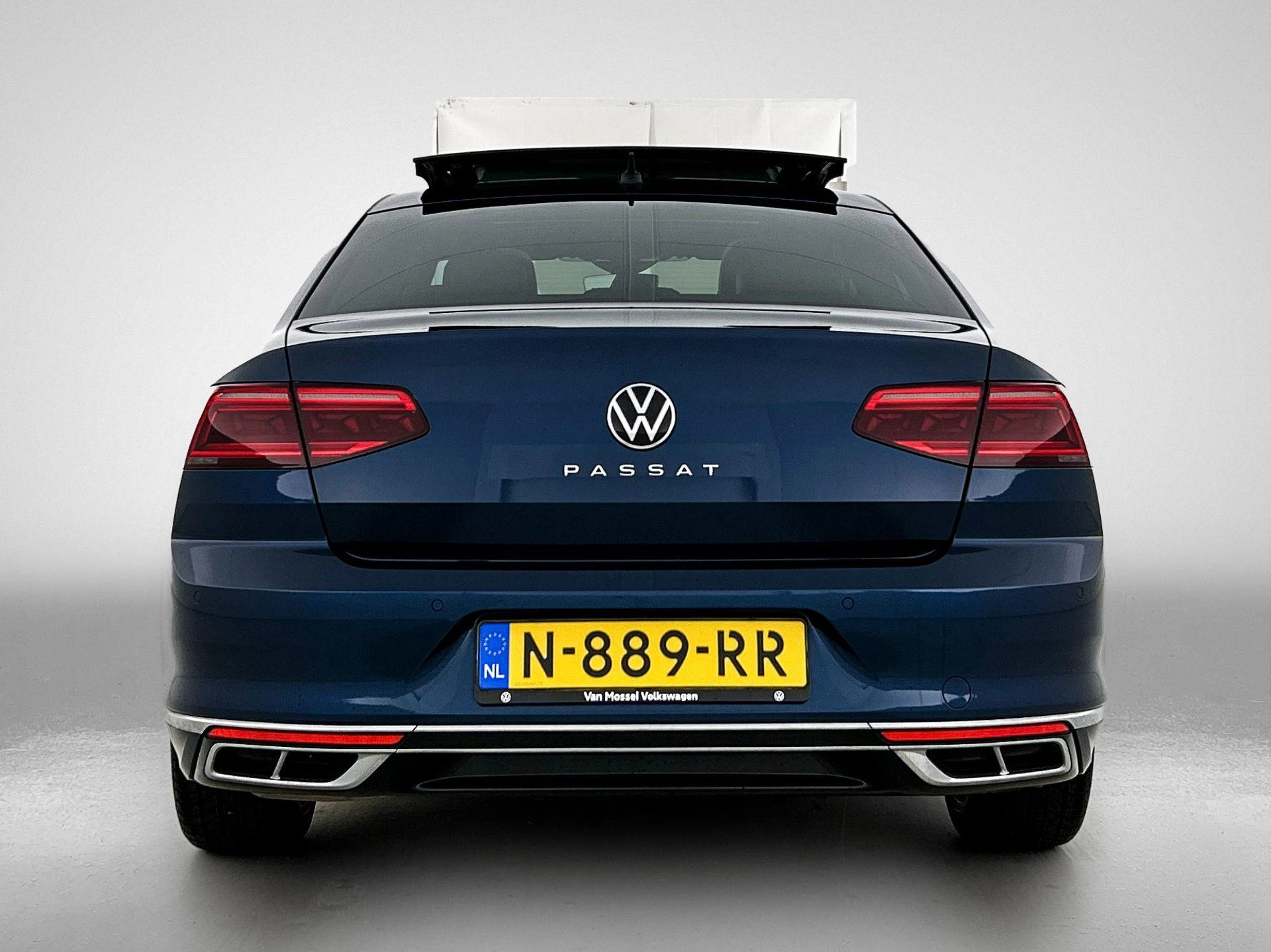 Volkswagen-Passat-image-2