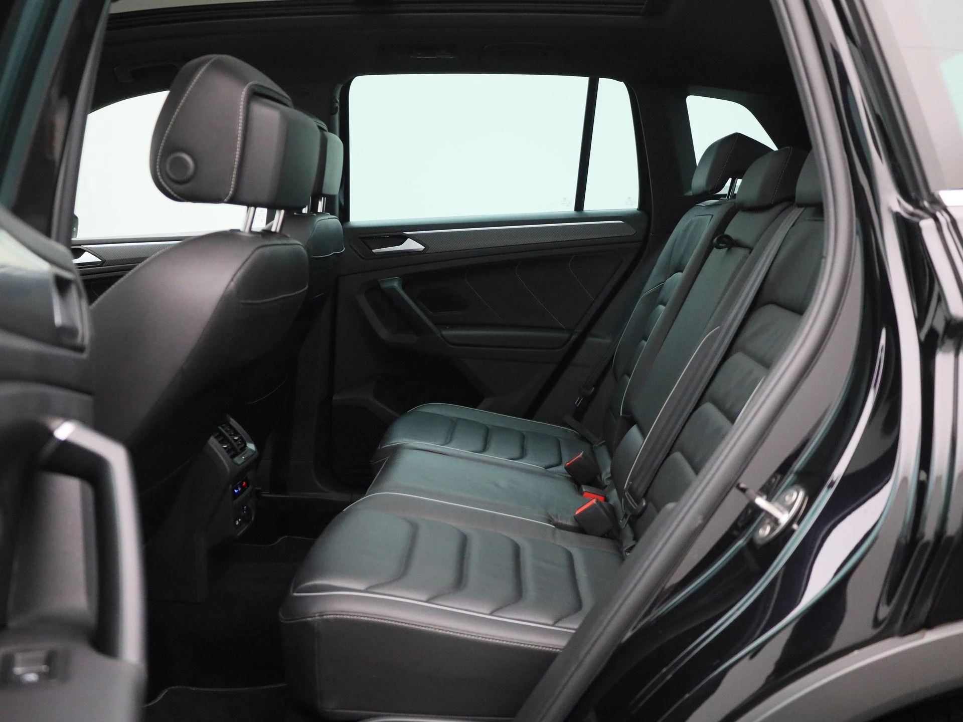 Volkswagen-Tiguan-image-11