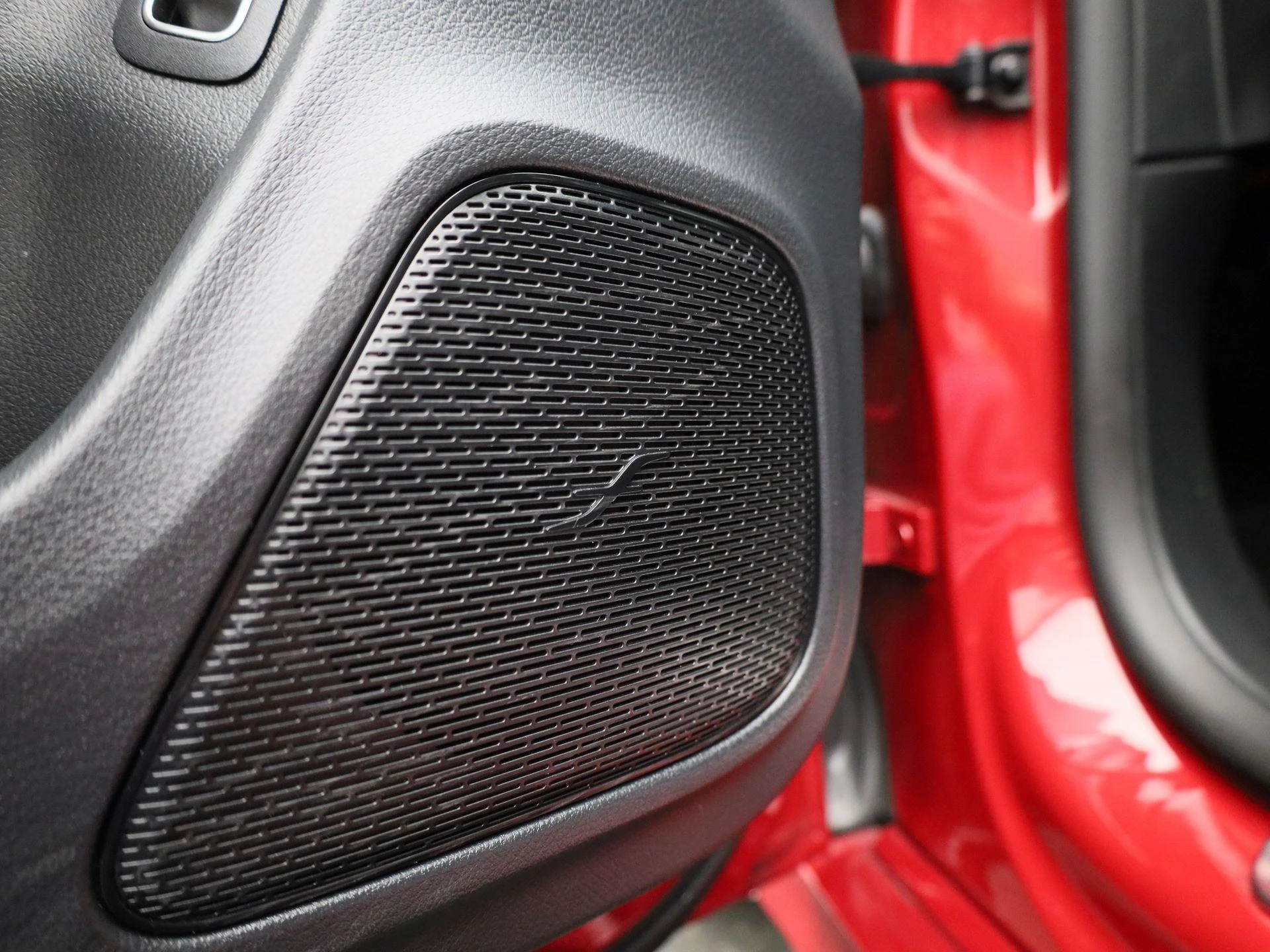 Mercedes-Benz-CLA-image-35