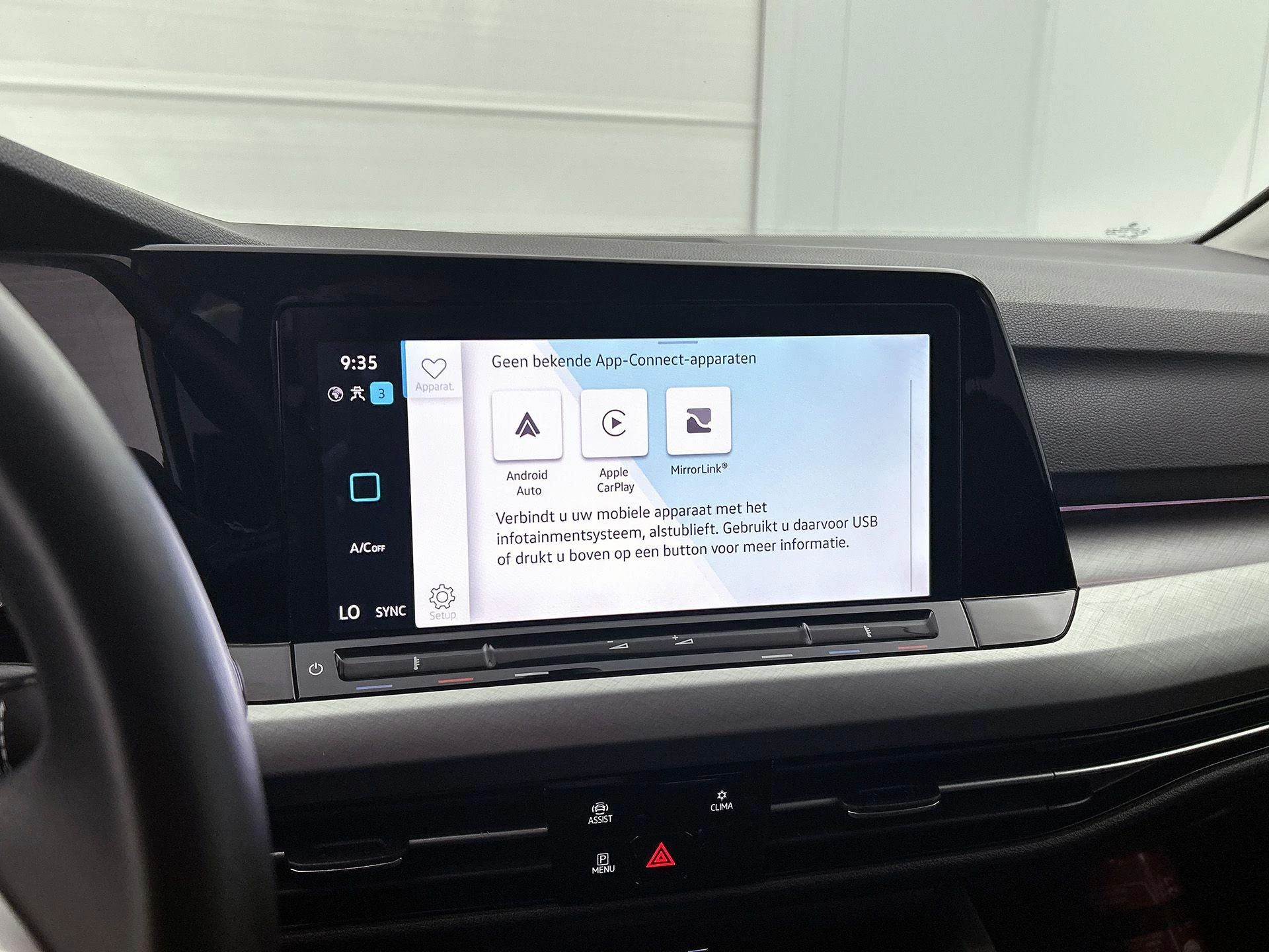 Volkswagen-Golf-image-14