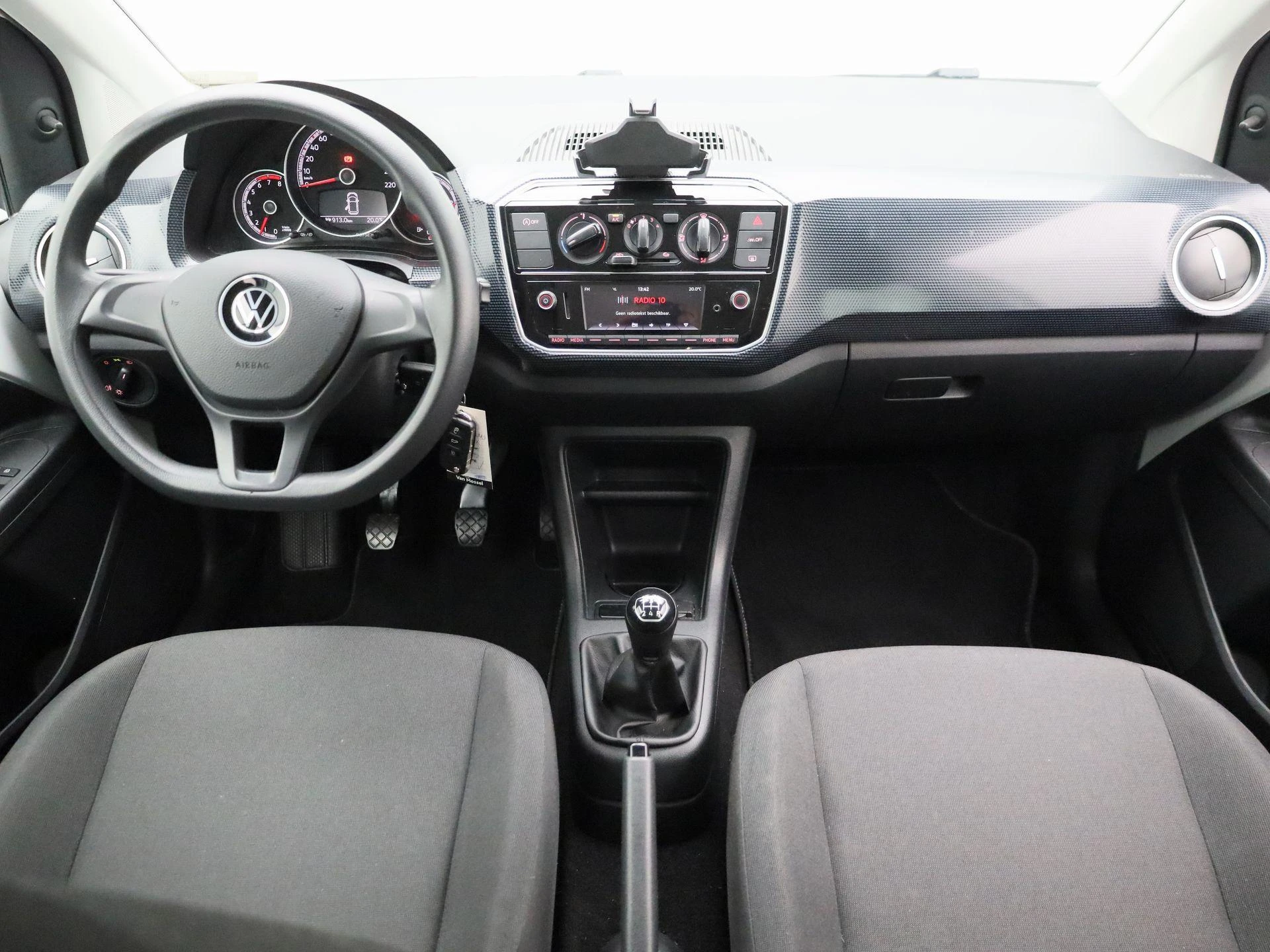 Volkswagen-up!-image-7
