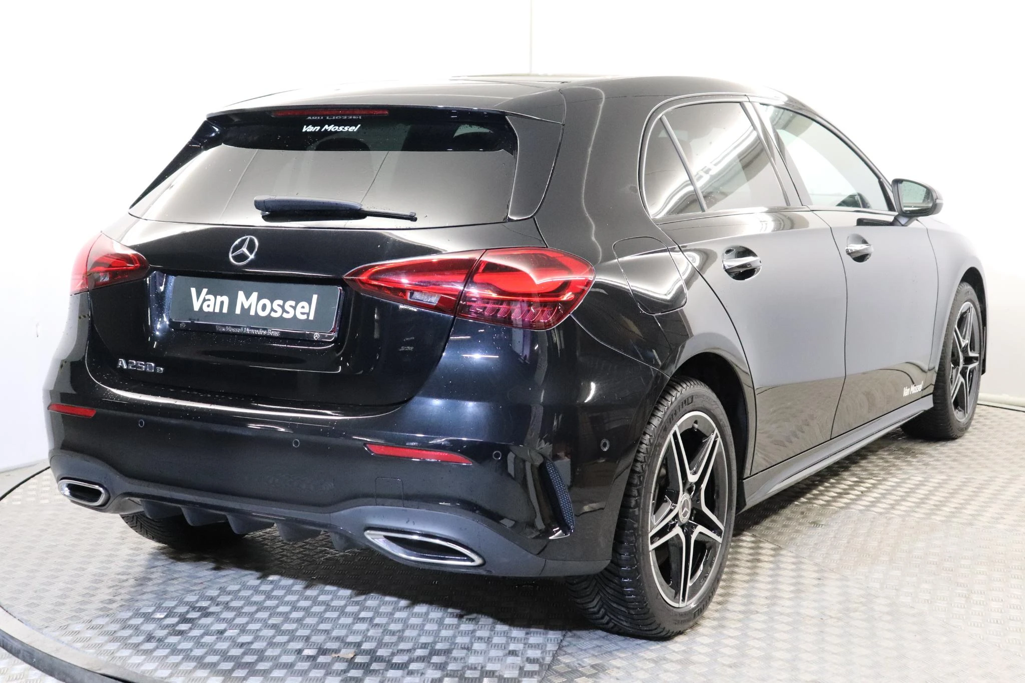 Mercedes-Benz-A-Klasse-image-4