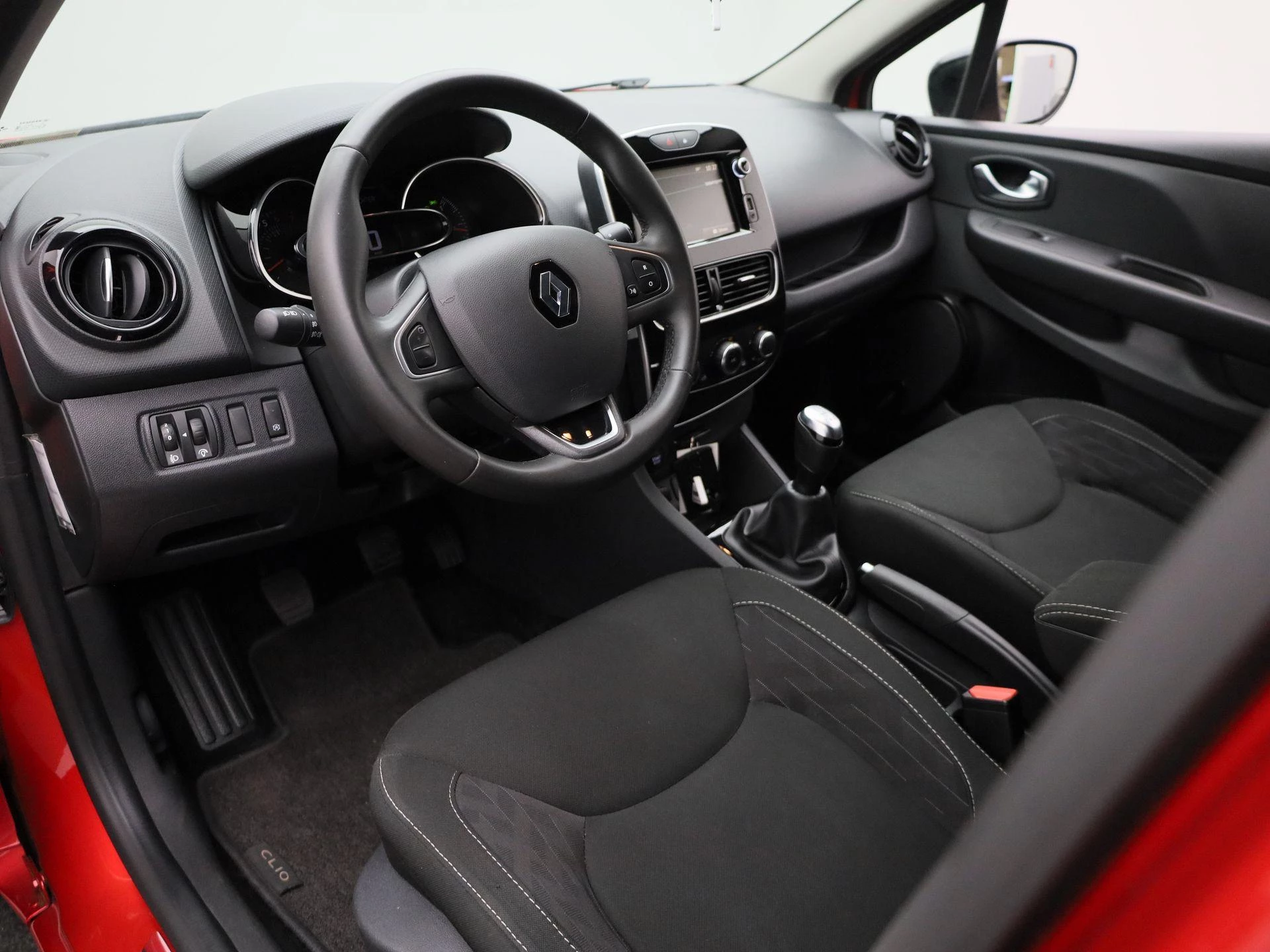 Renault-Clio-image-15