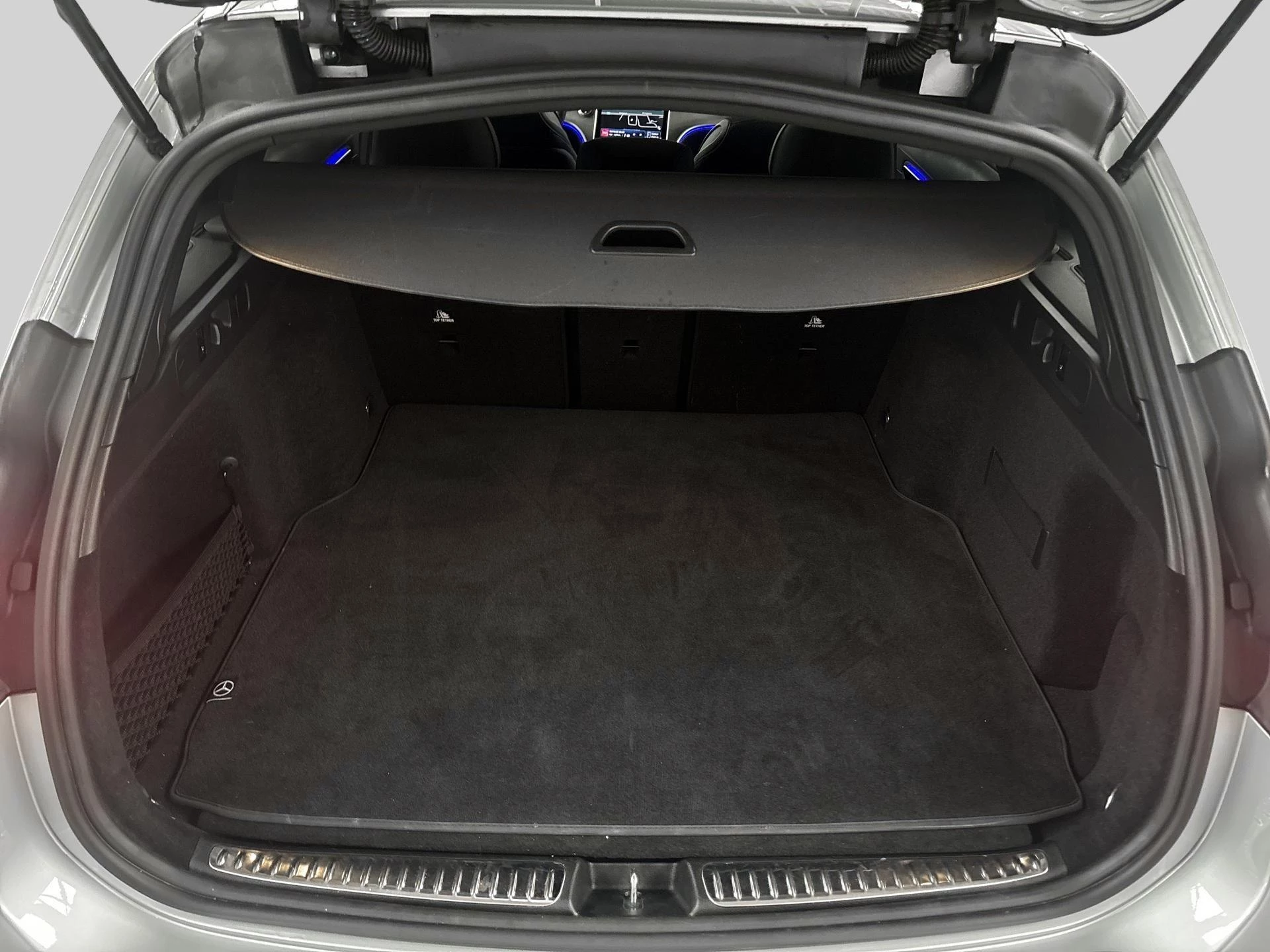 Mercedes-Benz-C-Klasse-image-6