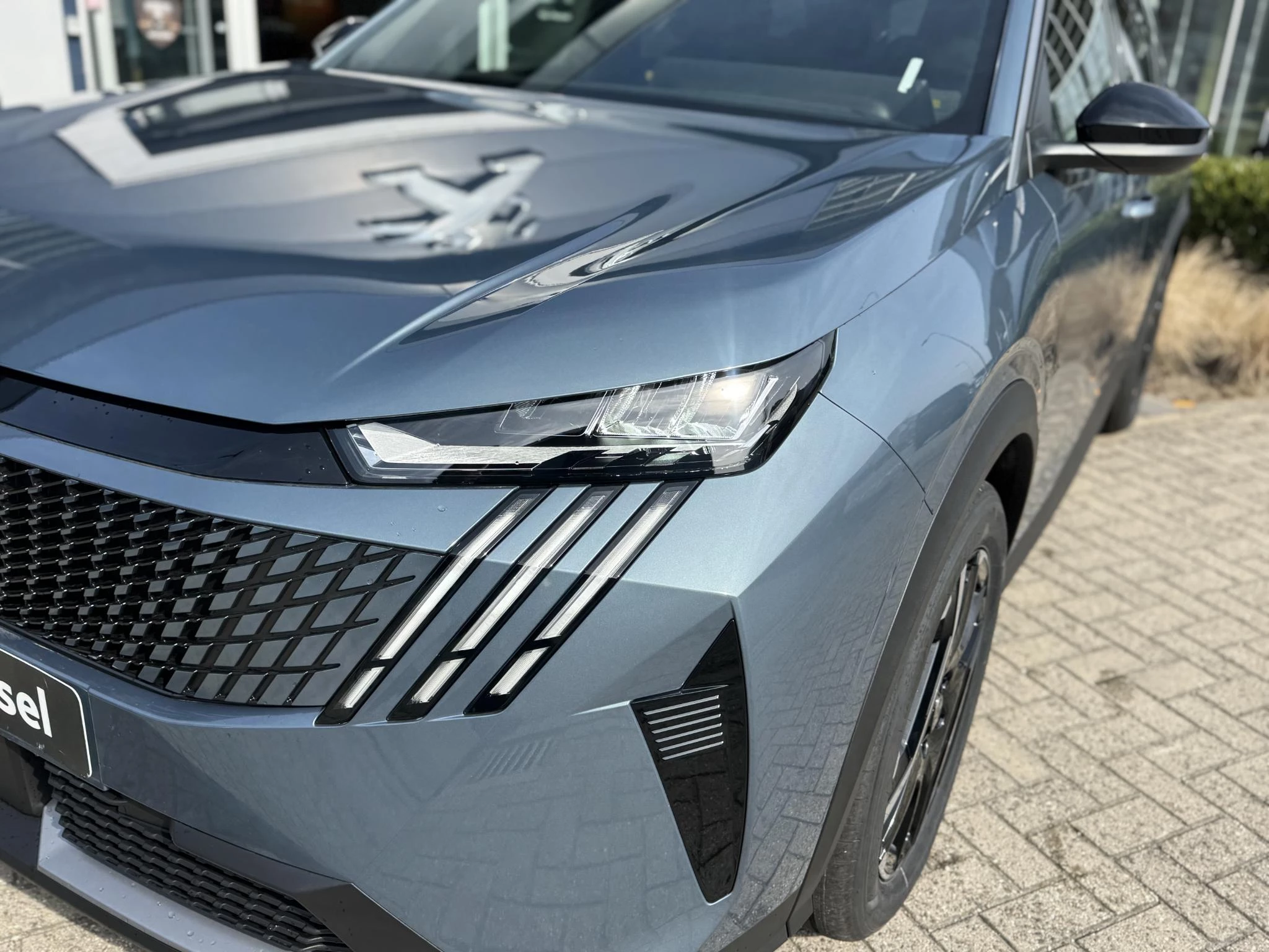 Peugeot-e-5008-image-8