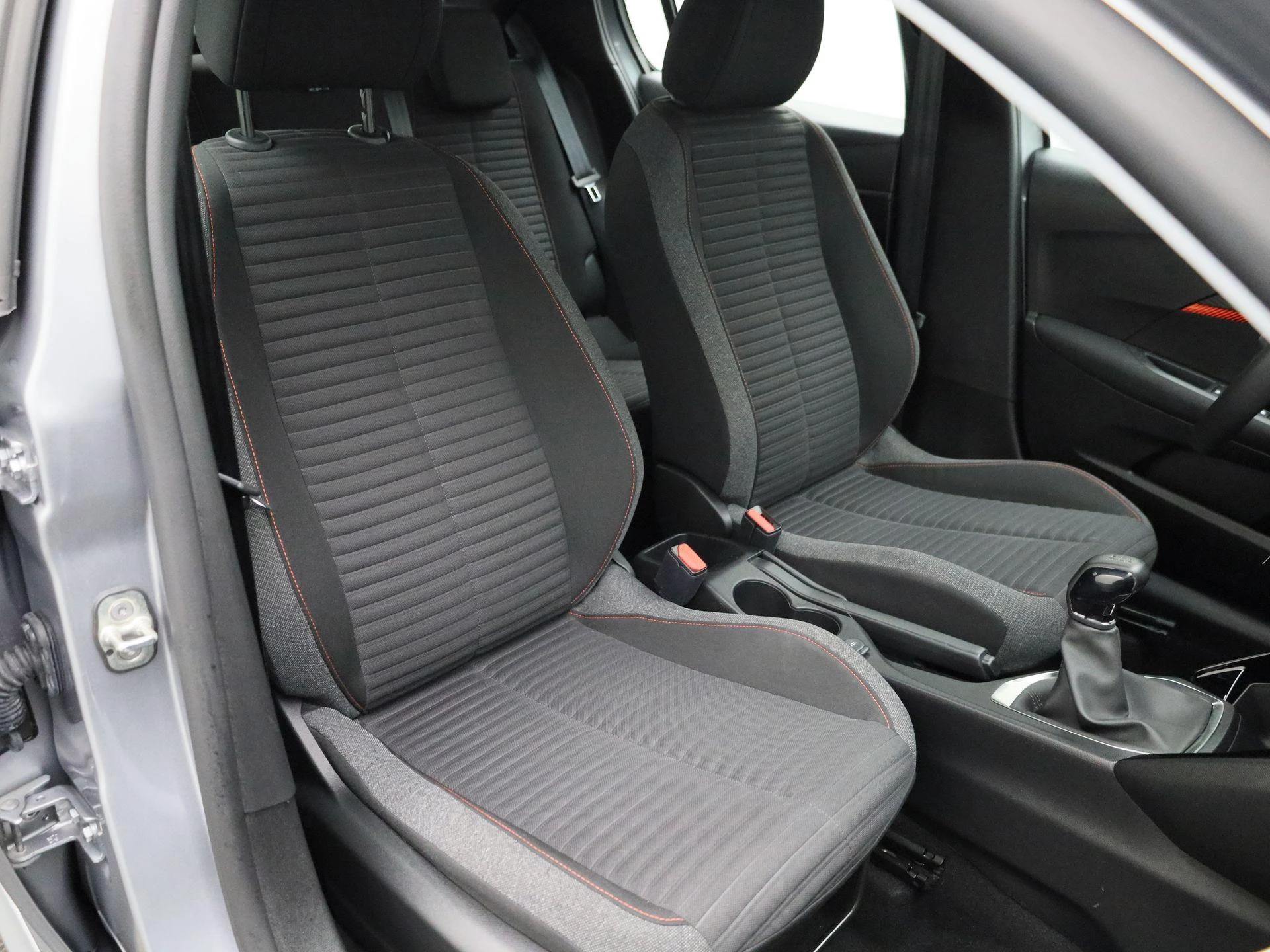 Peugeot-208-image-30