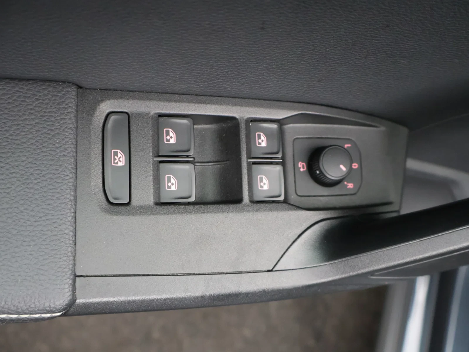 SEAT Arona Arona Move! 1.0TSI 95PK *LEDER*ALCANTARA*CAMERA*PDC*APP-CONNECT*BLTH*...*
