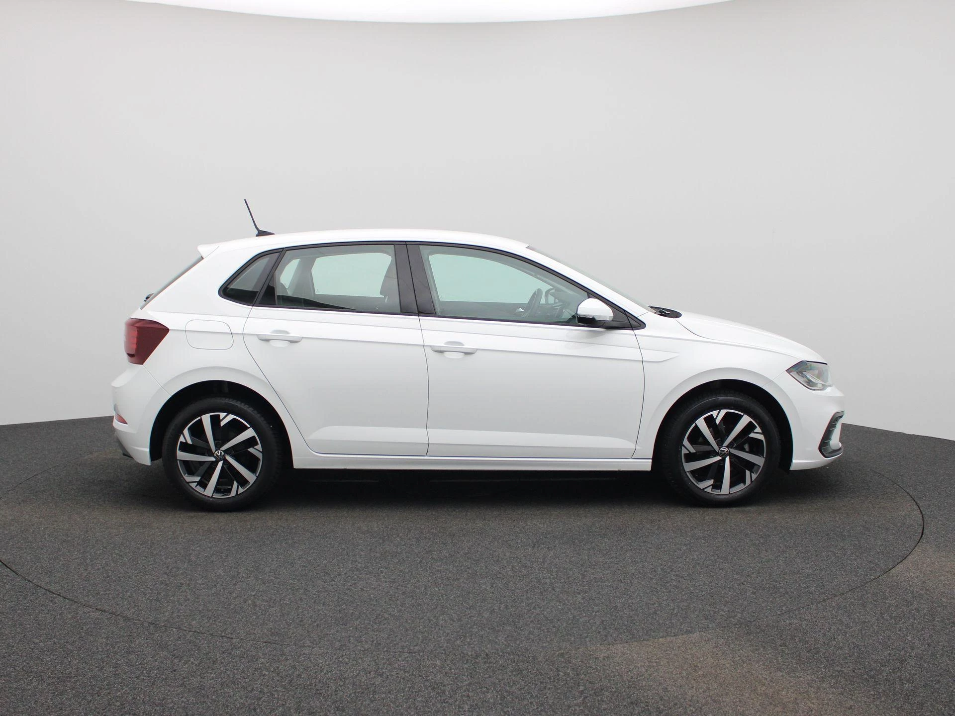Volkswagen-Polo-image-5