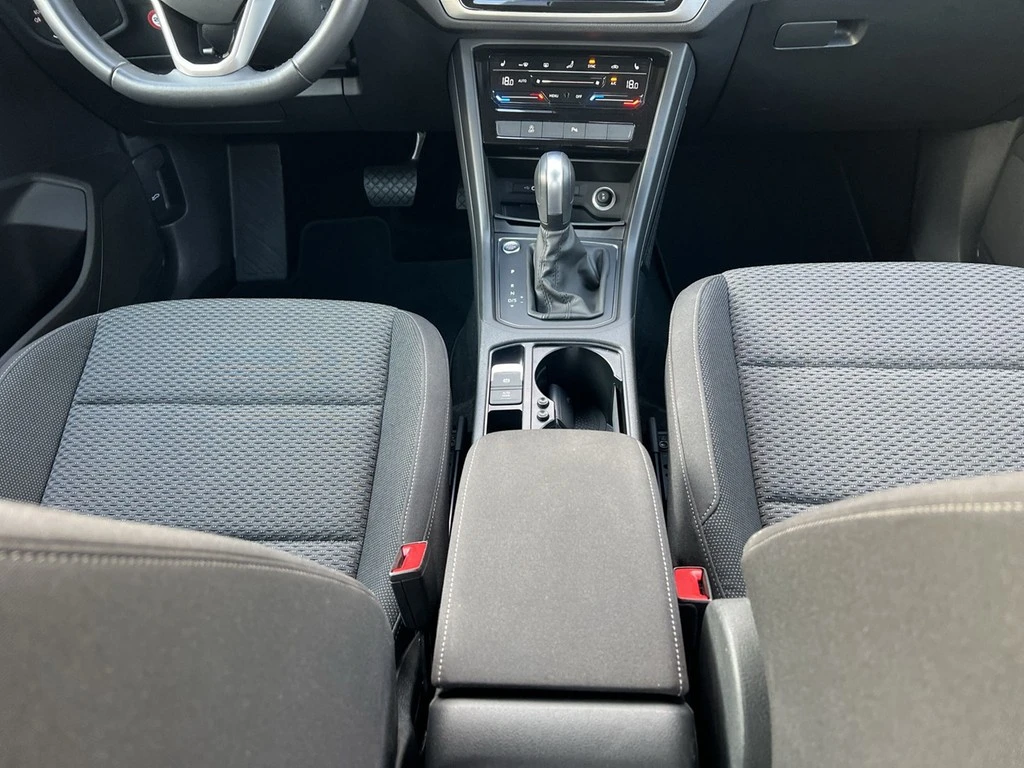 Volkswagen-Touran-image-8
