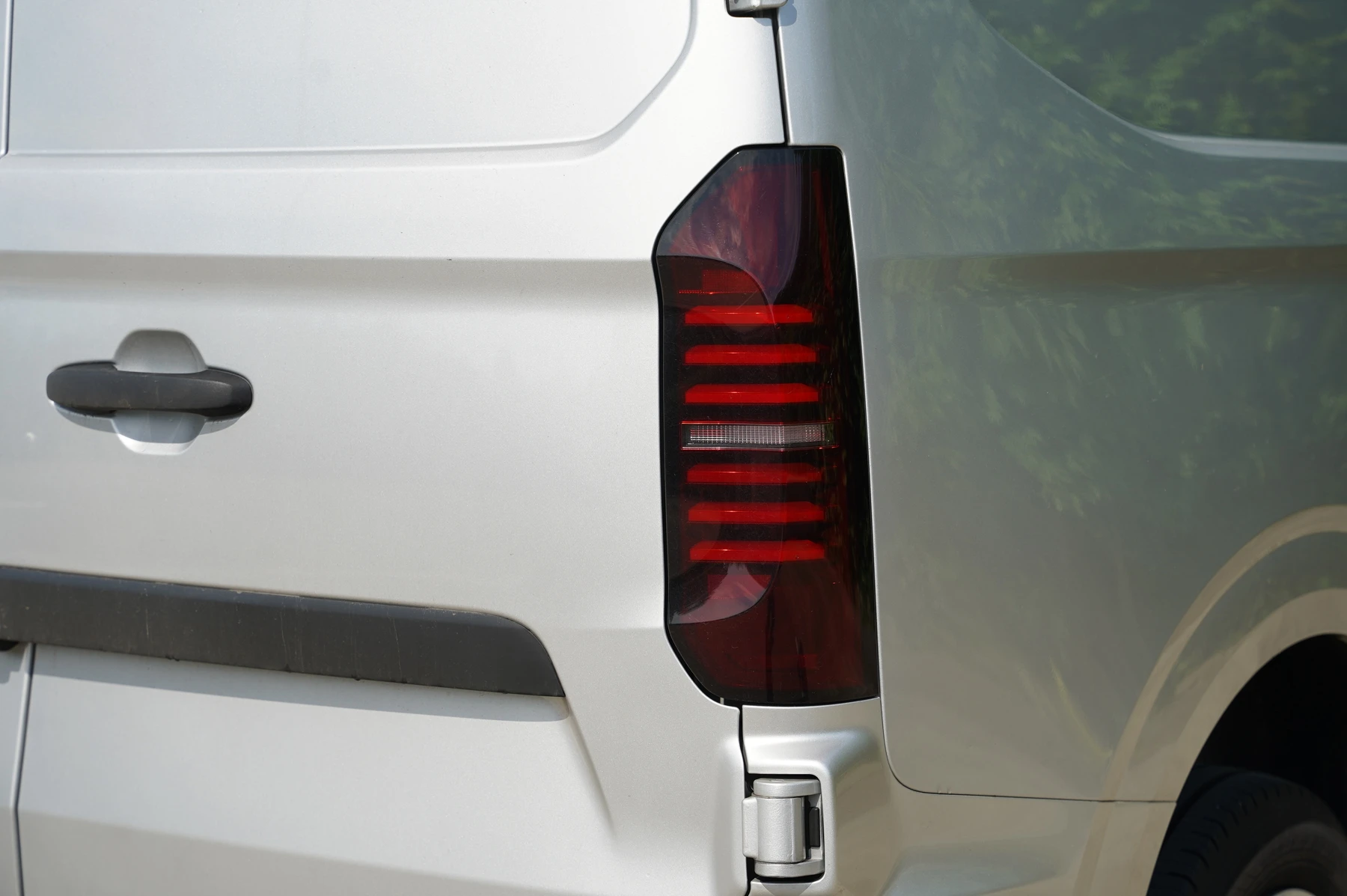 Volkswagen-Transporter-image-23