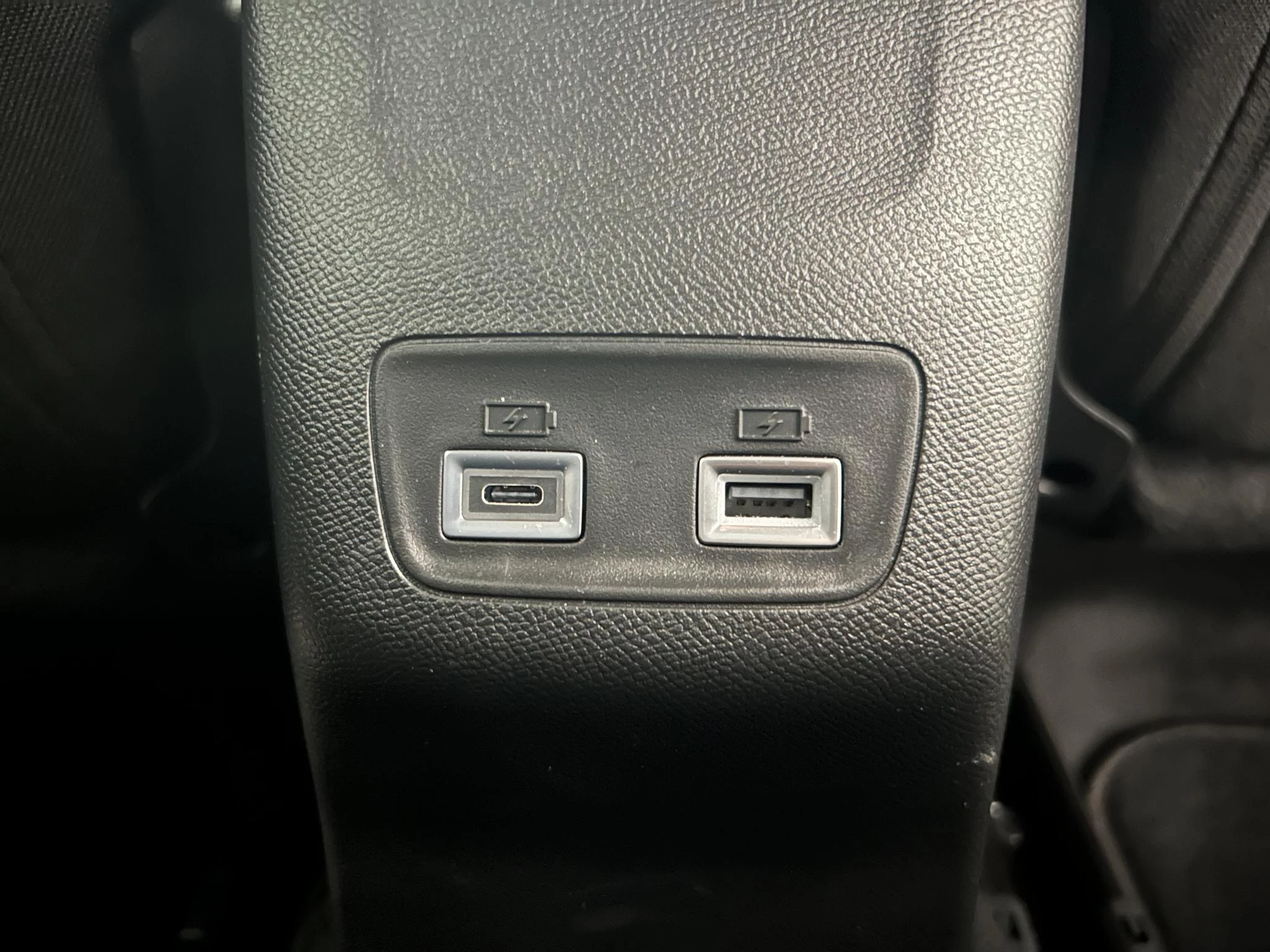 Peugeot 2008 1.2 Hybrid 145 Allure