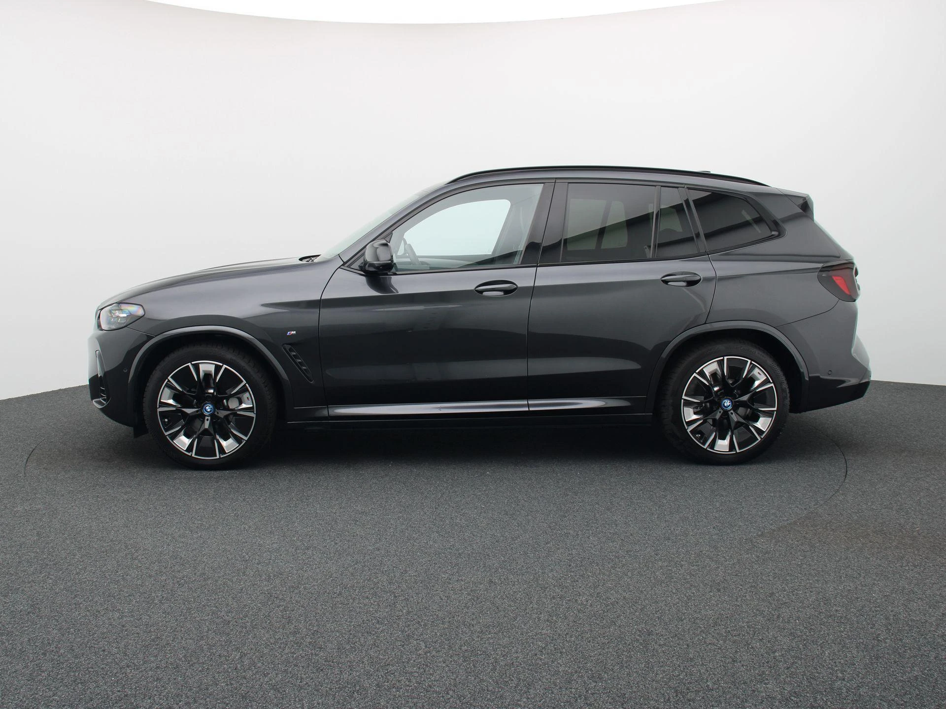 BMW-iX3-image-3