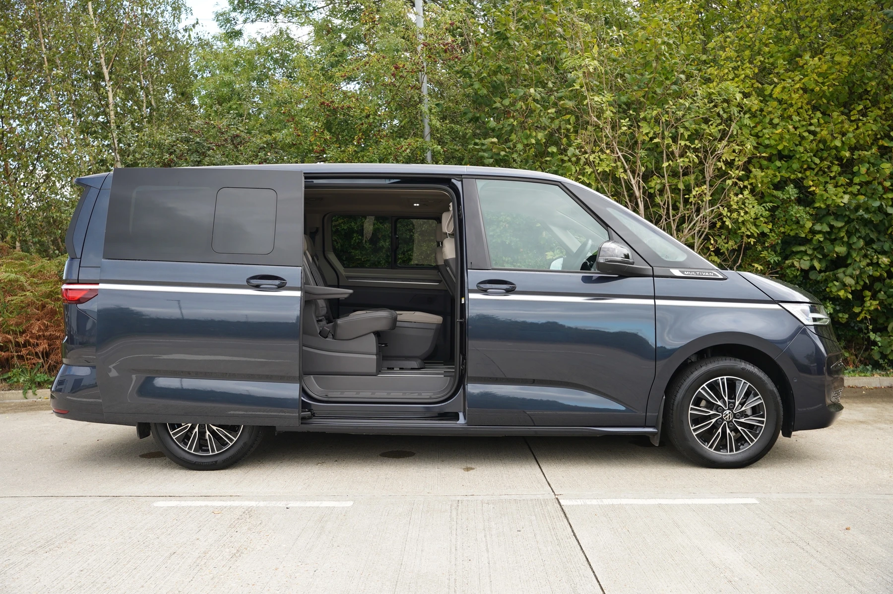 Volkswagen-Multivan-image-34
