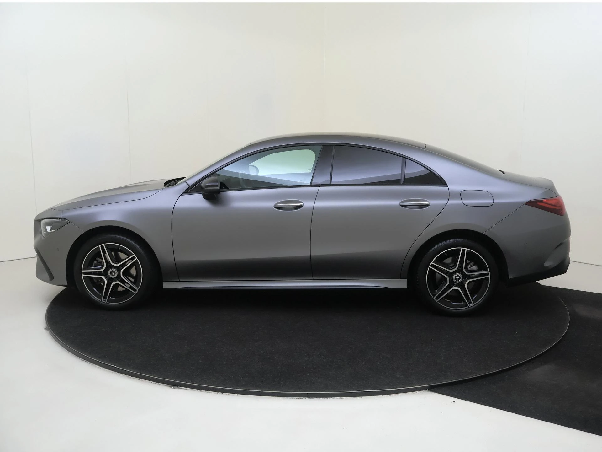 Mercedes-Benz-CLA-image-7