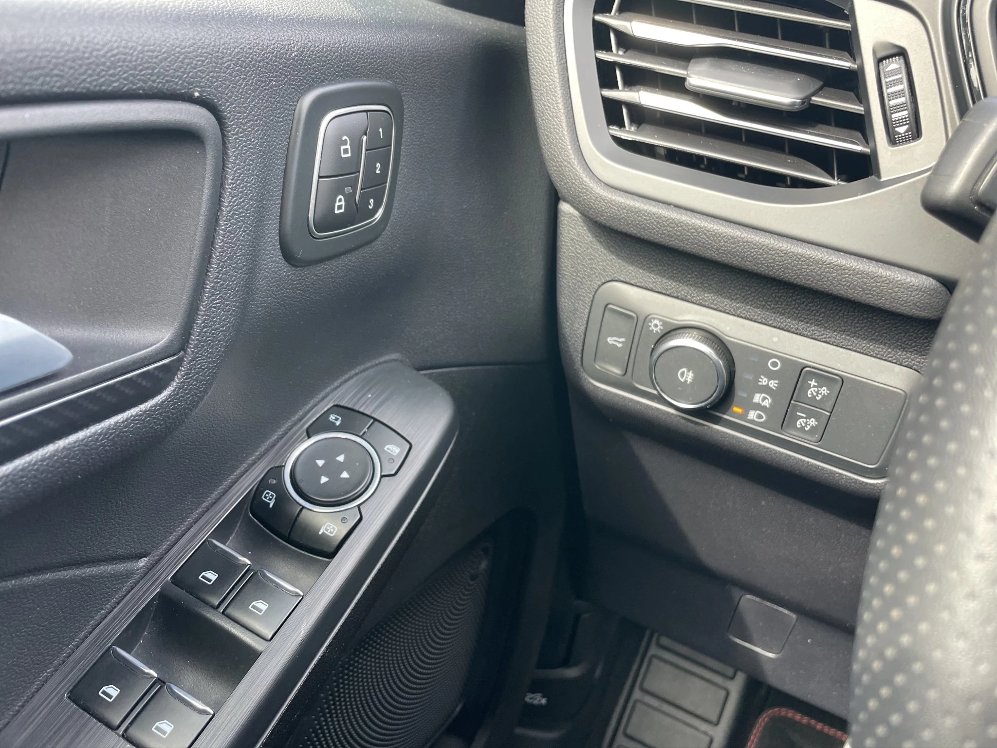 Ford Kuga ST-Line X*PANO*AHK*LED-MATRIX*360GRAD*ACC*NAVI*SOUND-SYS.