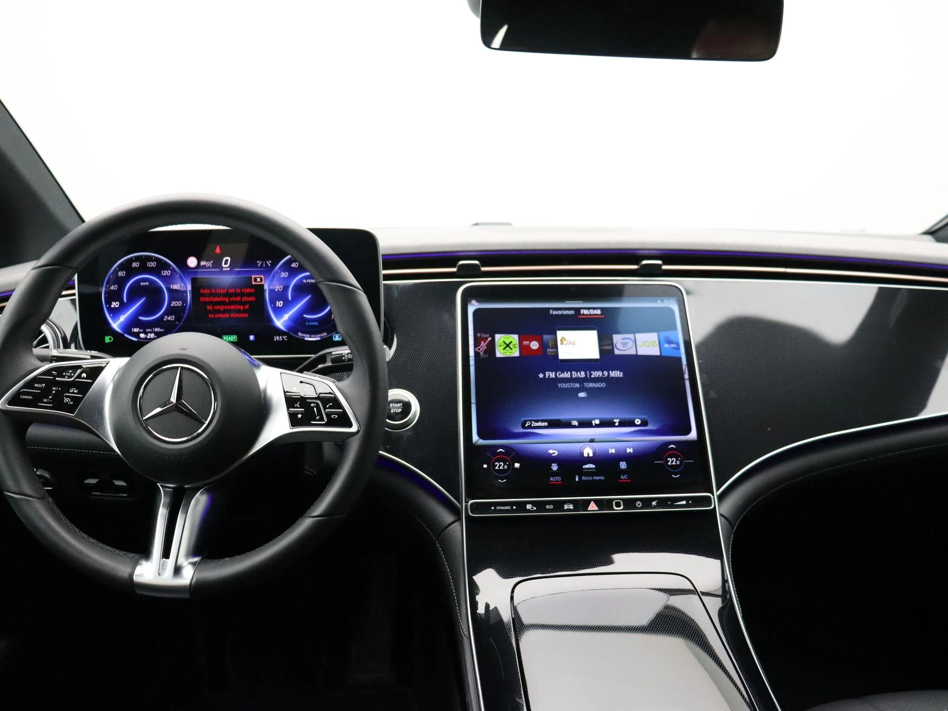 Mercedes-Benz-EQE-image-17