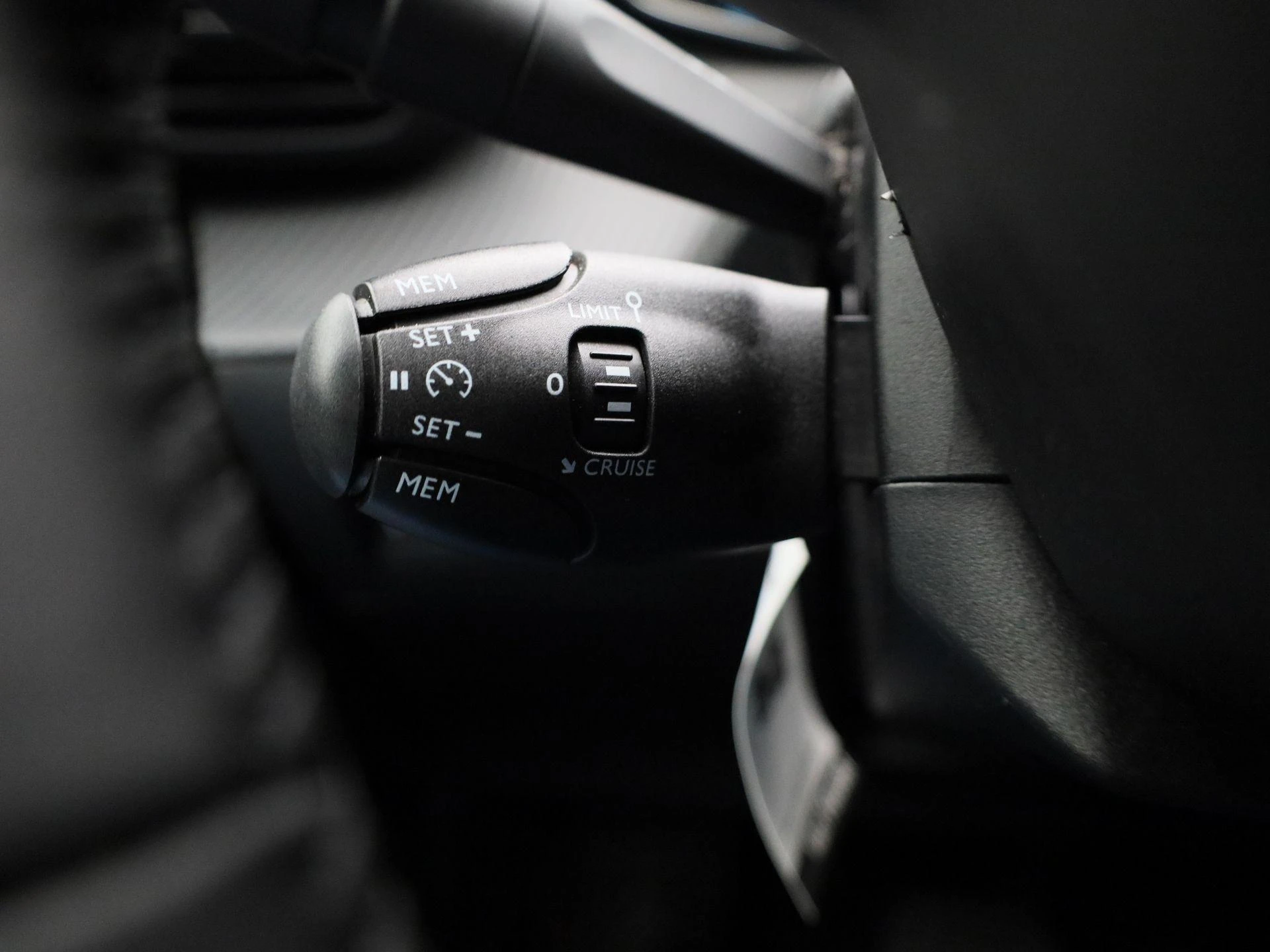 Peugeot e-208 - 25