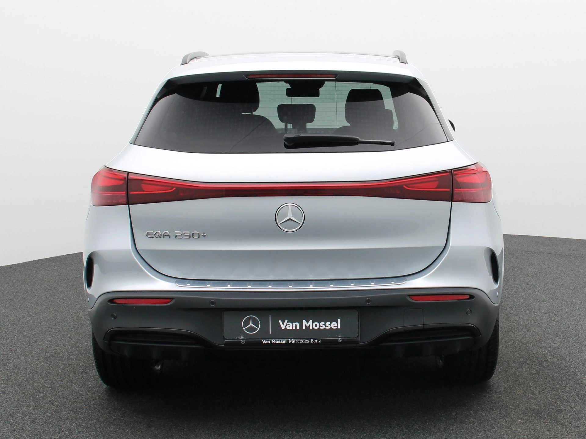 Mercedes-Benz EQA 250+ AMG Line + CARPLAY + PANORAMISCH DAK + NIGHTPAKKET +