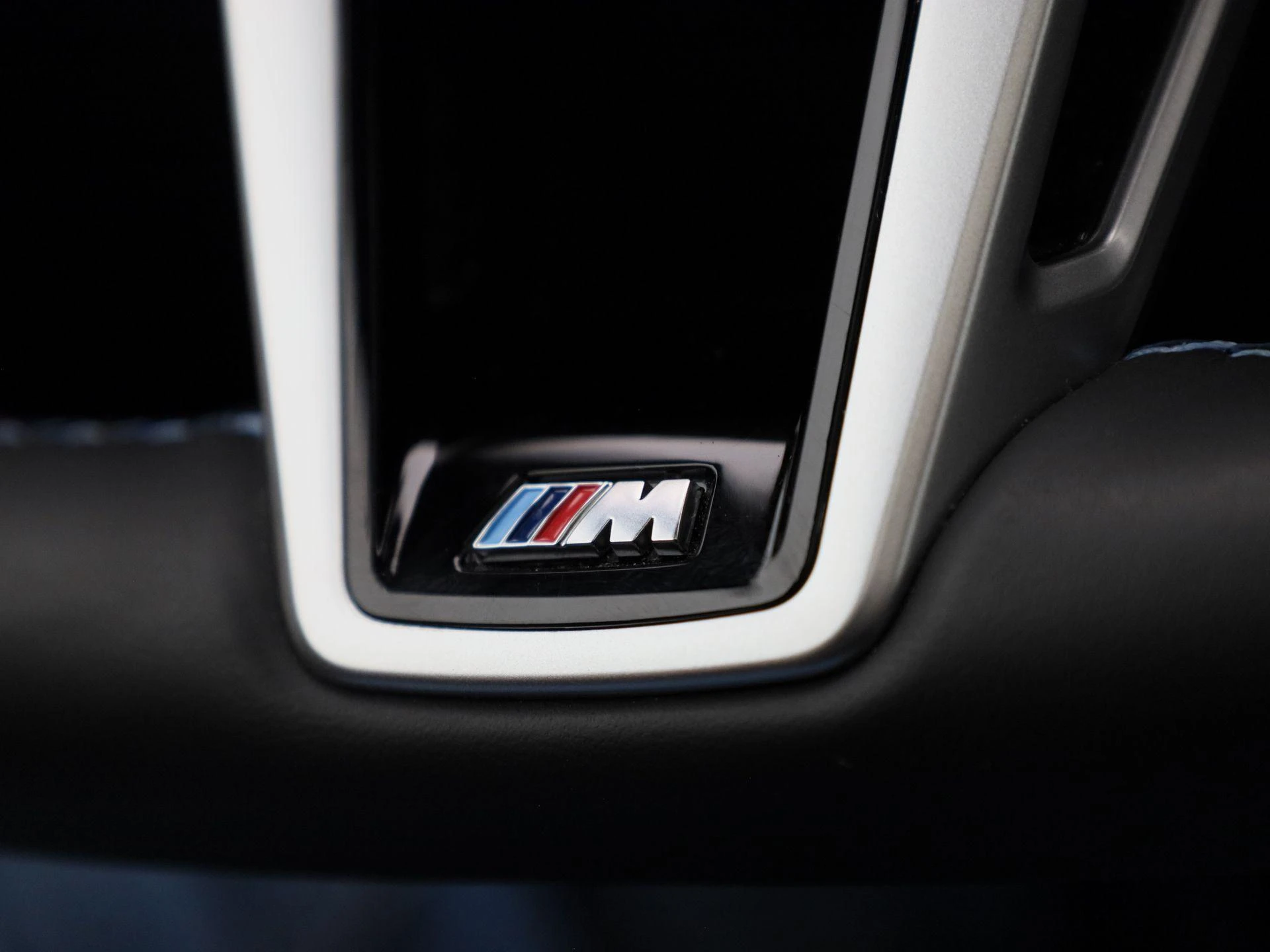 BMW-i4-image-32