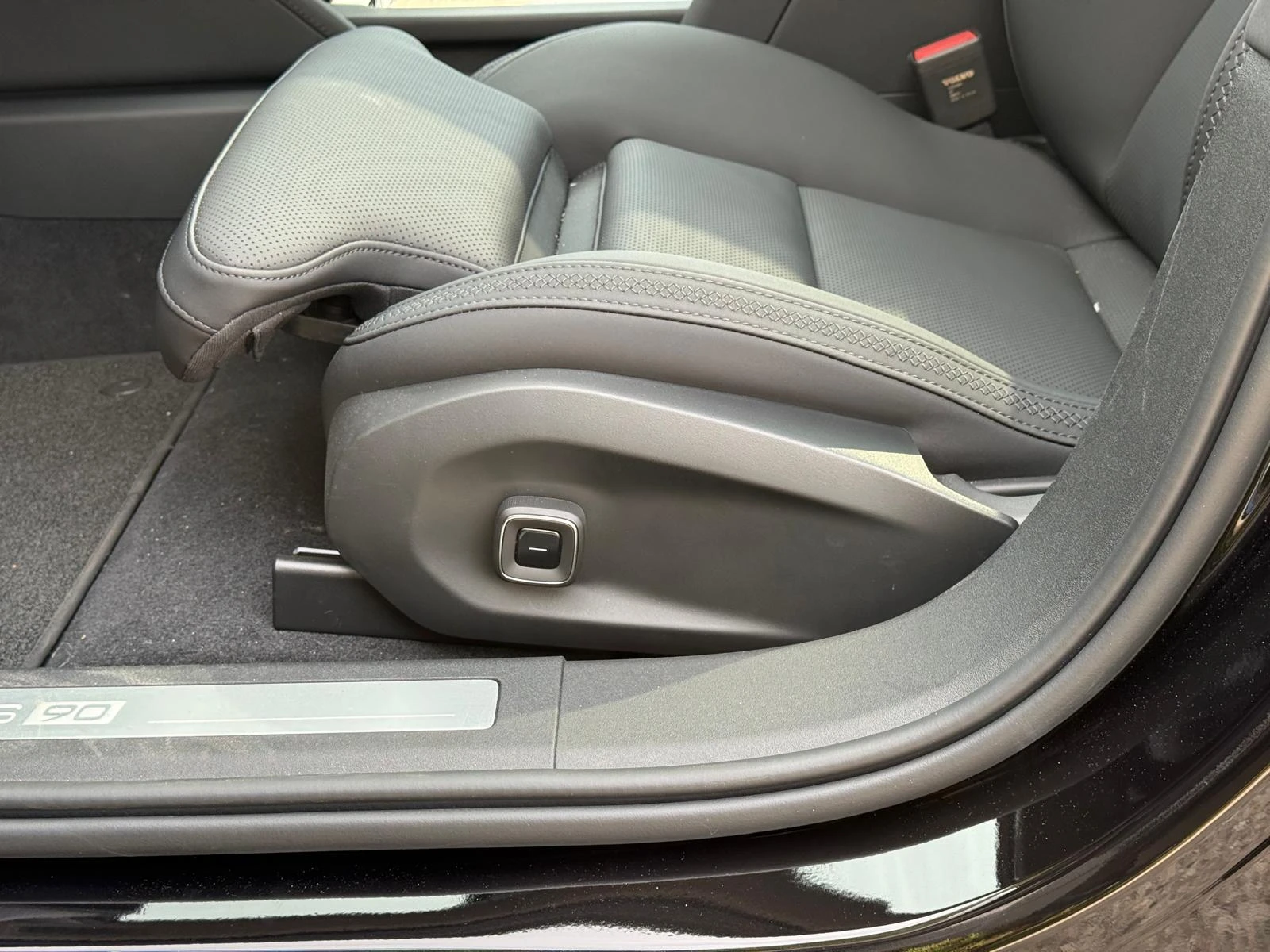Volvo-ES90-image-4