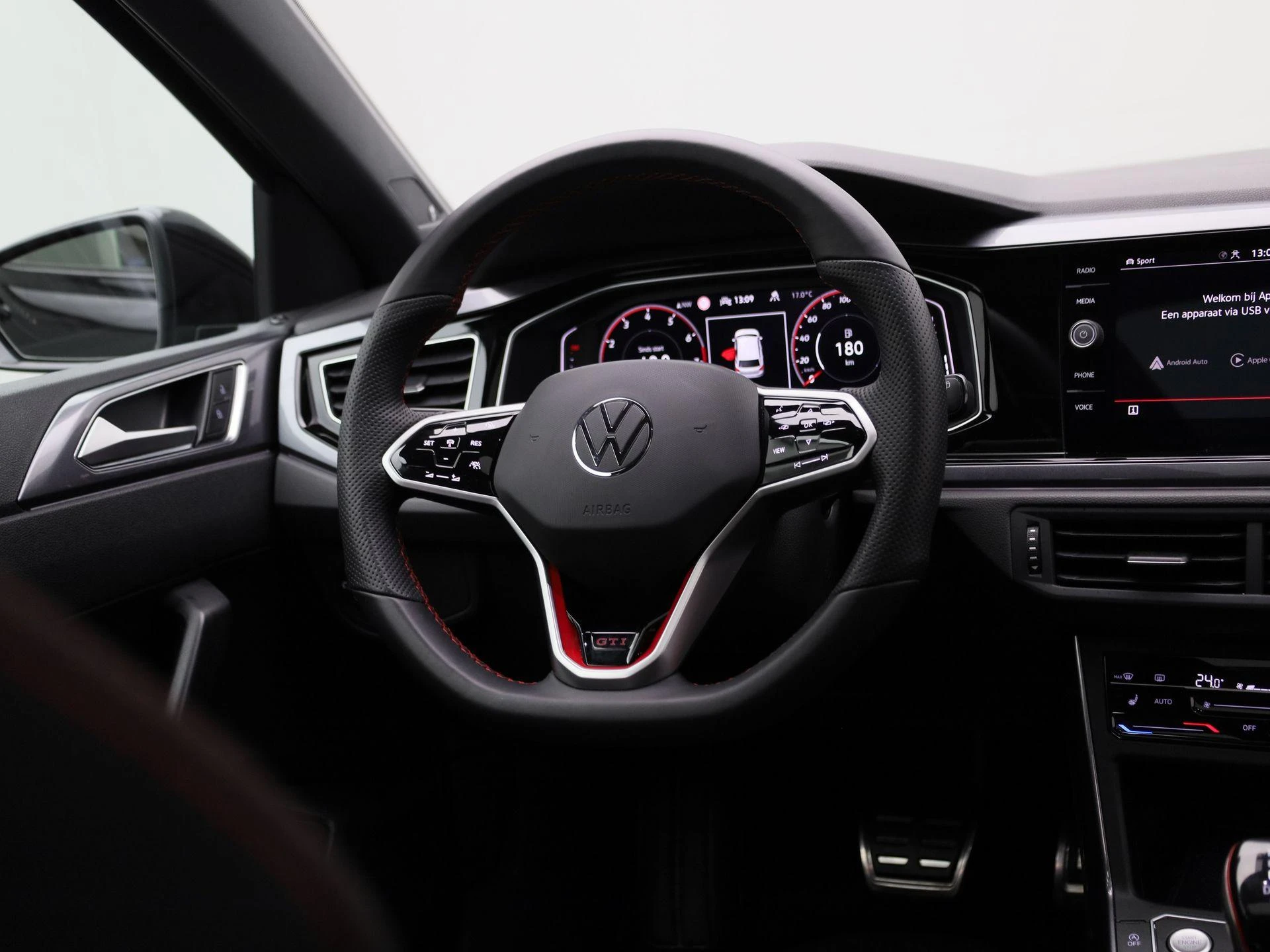 Volkswagen-Polo-image-8