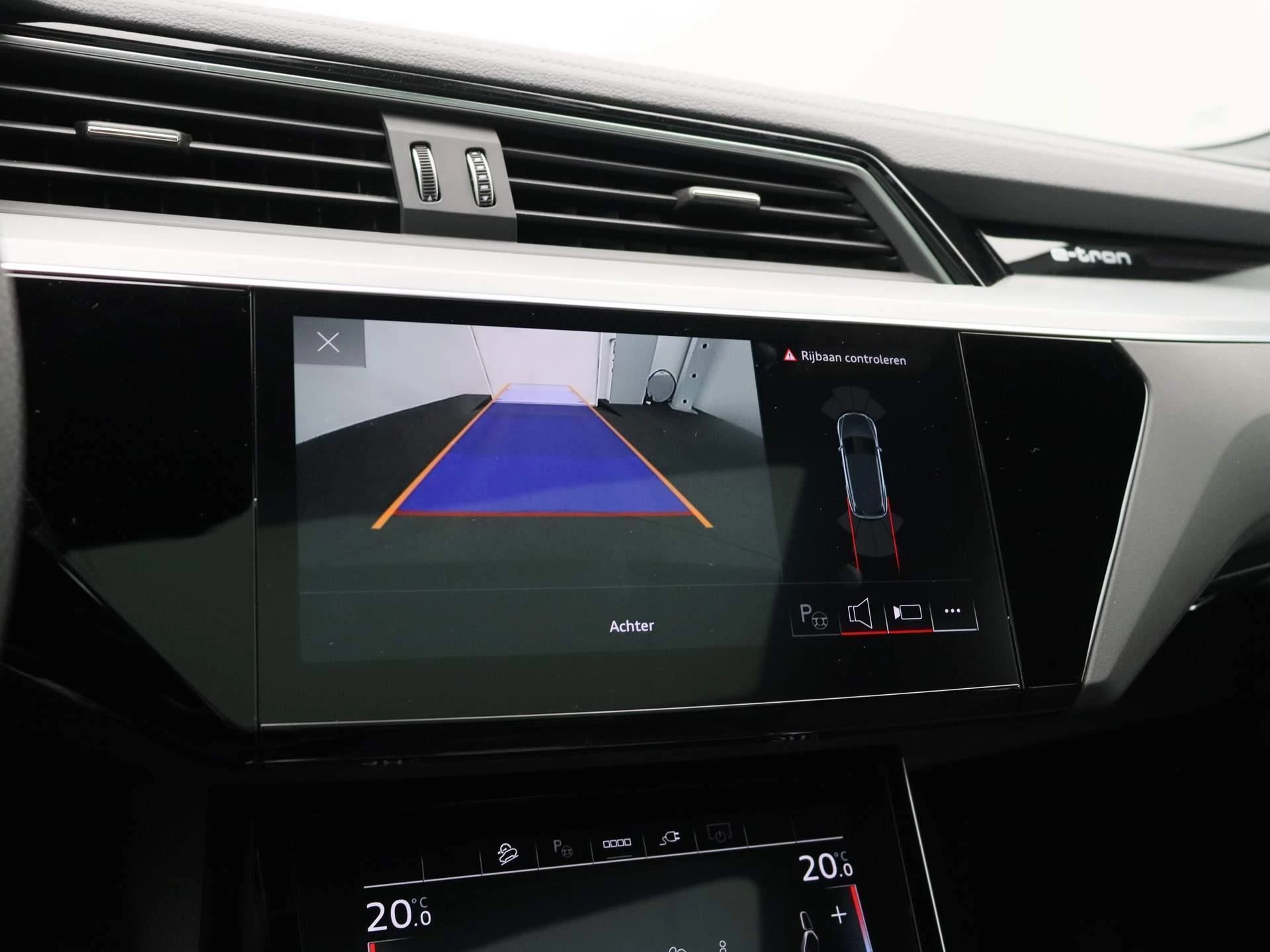 Audi-Q8 e-tron-image-19