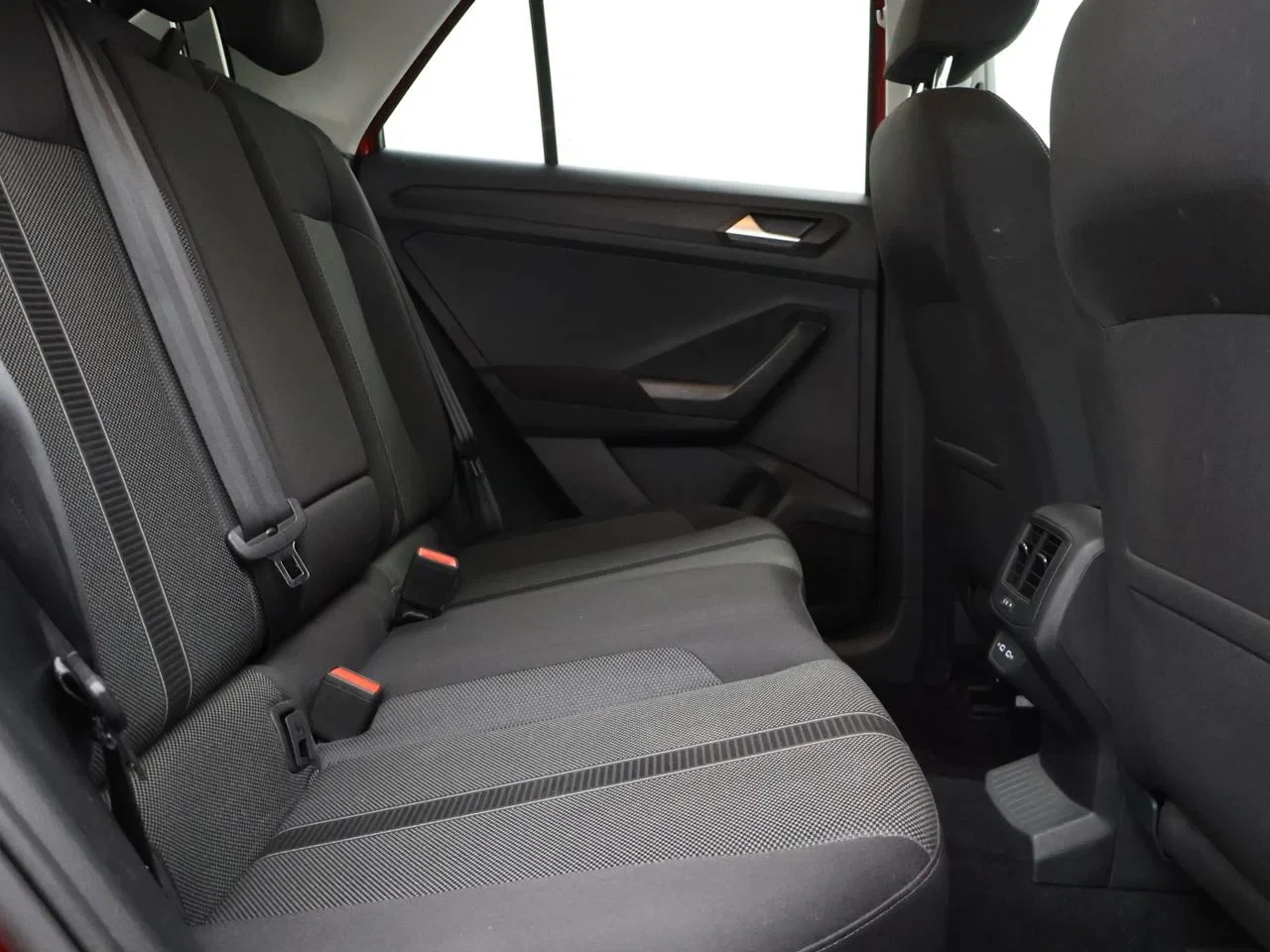 Volkswagen-T-Roc-image-5