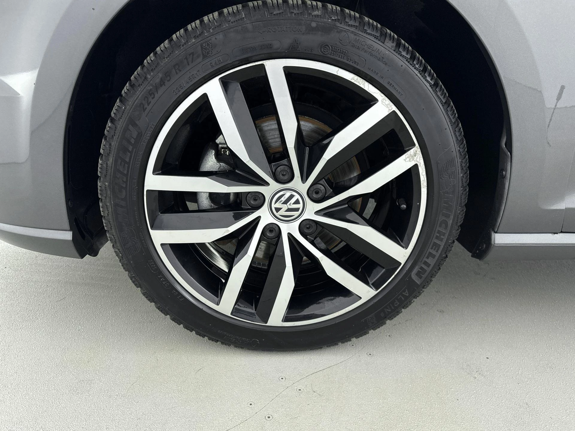 Volkswagen-e-Golf-image-11