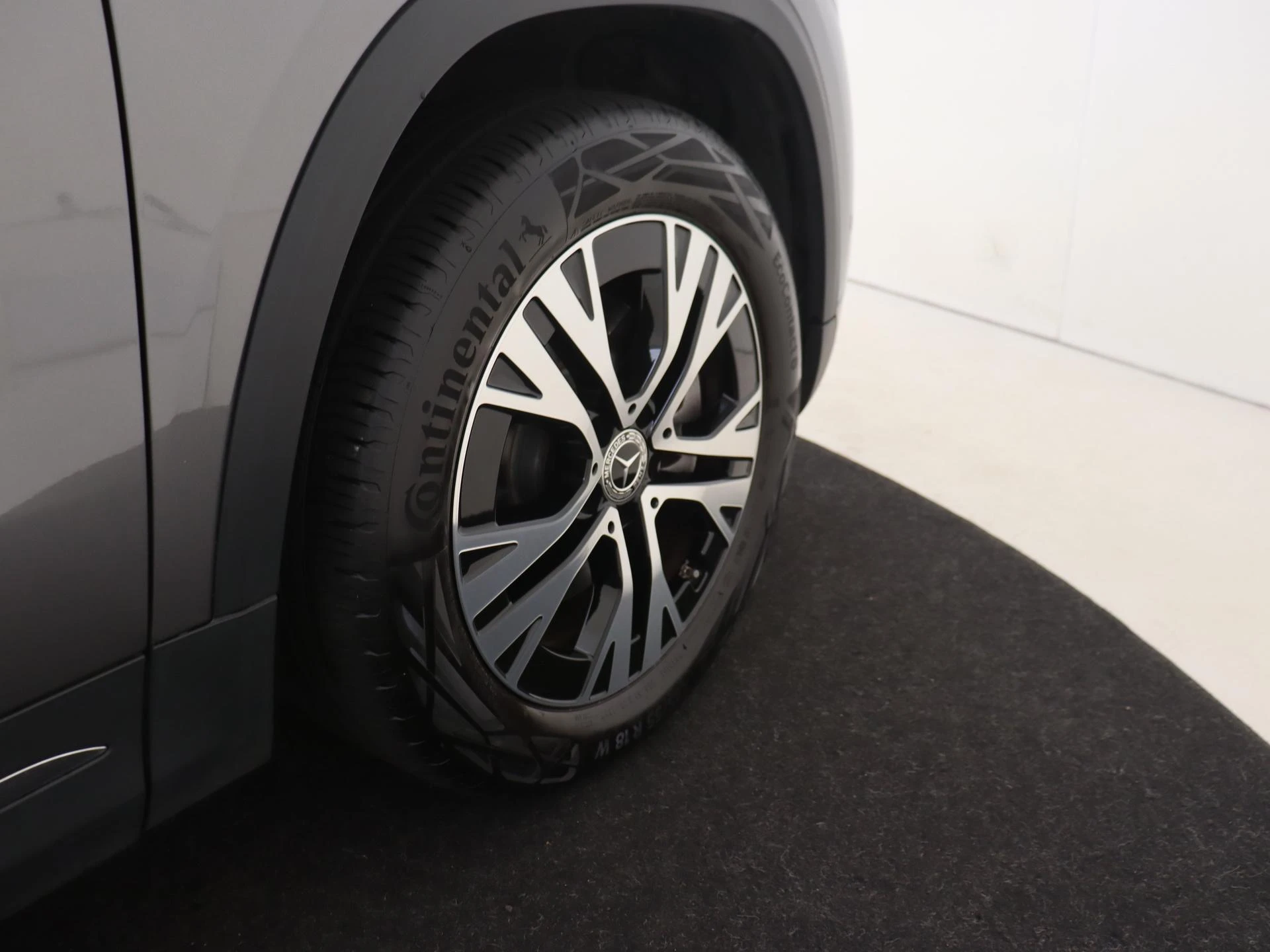 Mercedes-Benz-GLA-image-28