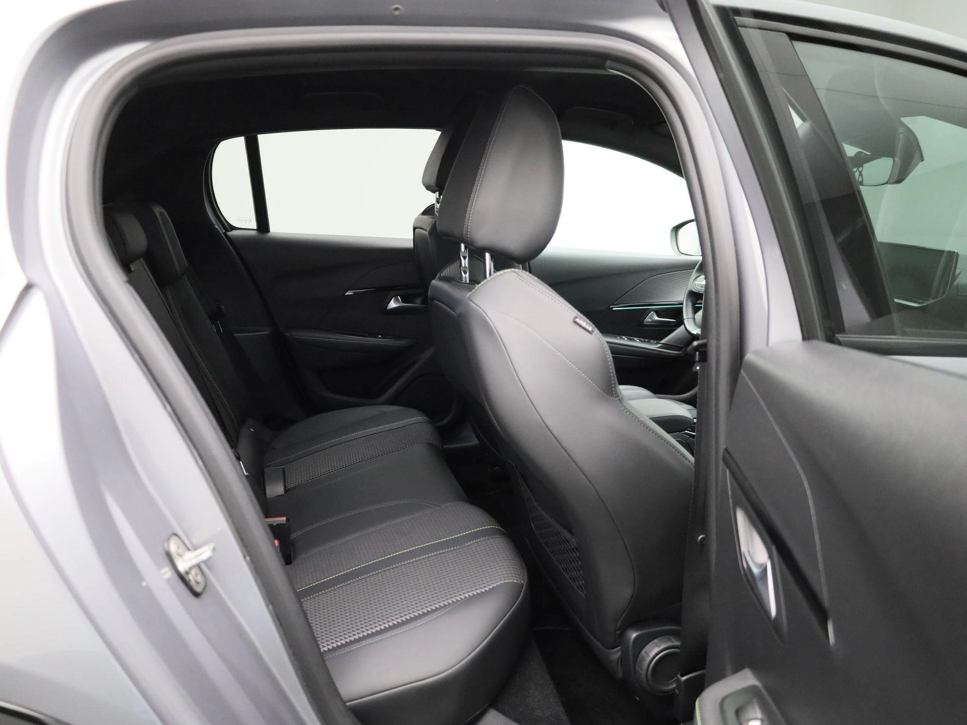 Peugeot e-208 - 38