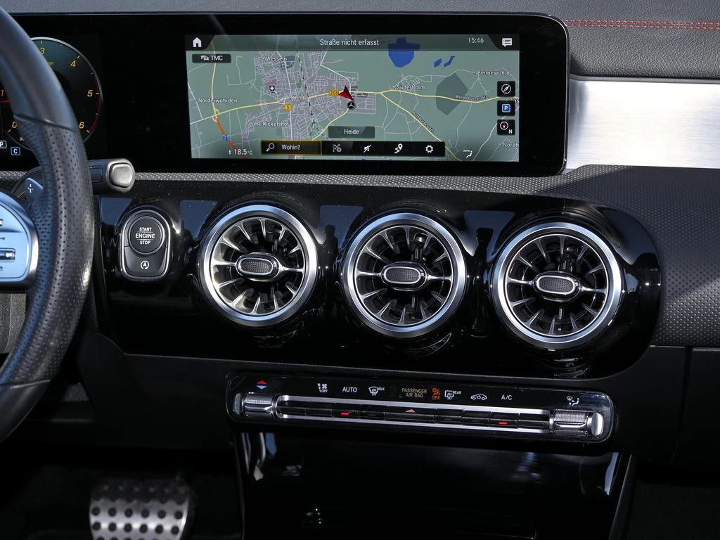 Mercedes-Benz-CLA 200 d-image-9