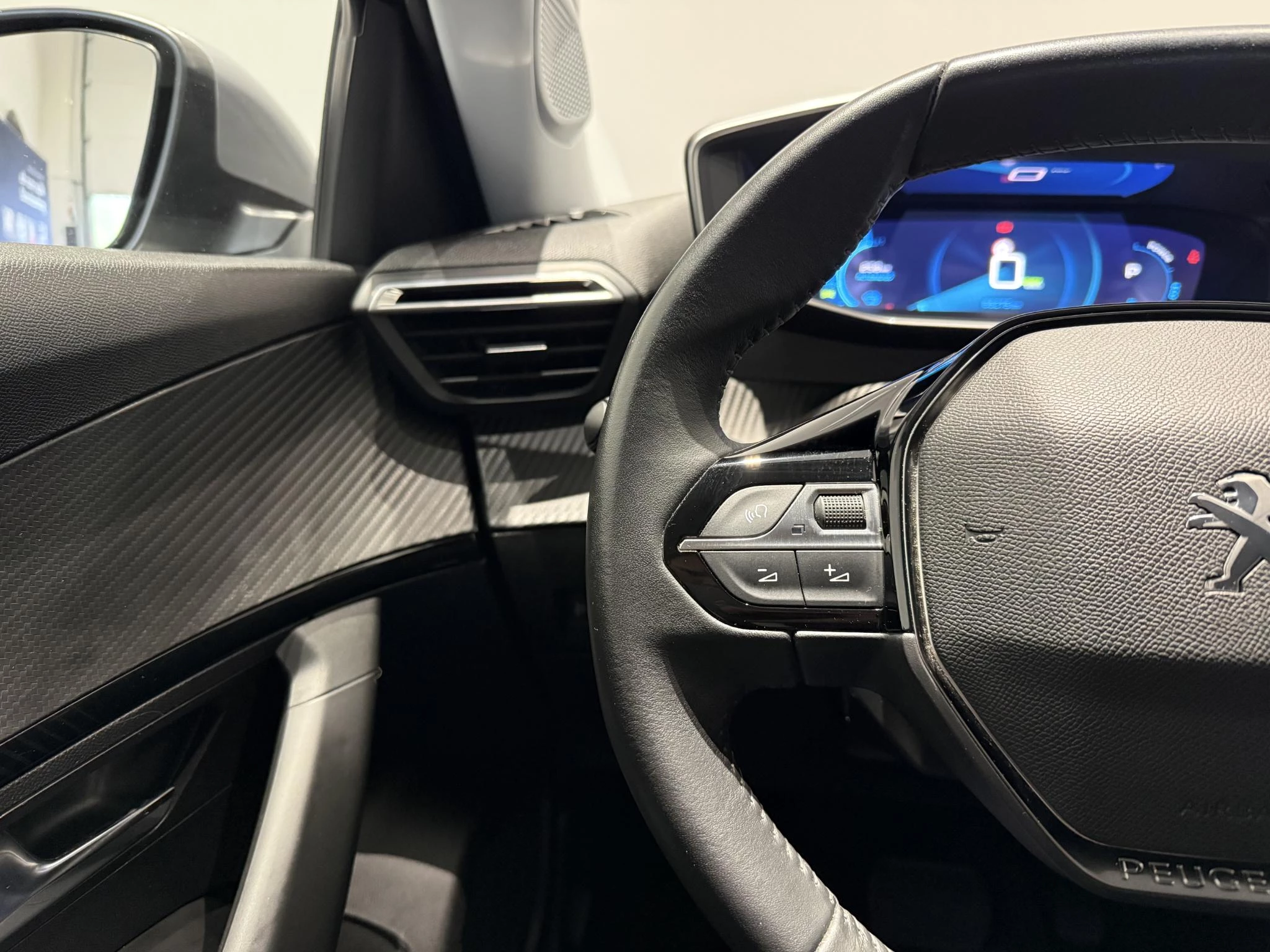 Peugeot-e-2008-image-14